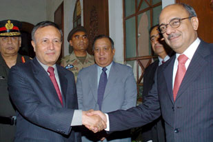 Pakistan and Indian defence ministers
