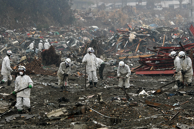 Japan search for bodies