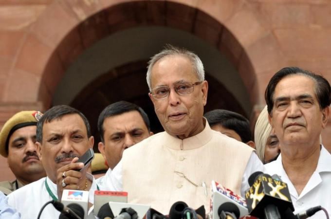 Indian Finance Minister Pranab Mukherjee (c ) addresses the media representatives