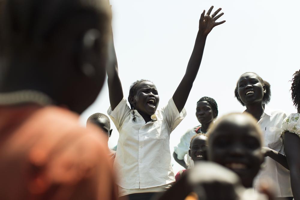 <p>Women and children sing and chant for Abyei independence from Sudan in the town of Agok, in South Sudan. Tens of thousands are now returning to the region in order to participate in a controversial referendum.</p>