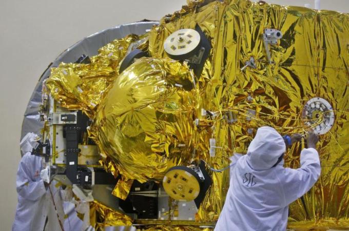 The spacecraft "Mangalyaan" is expected to traverse 200 million kilometers [AP]