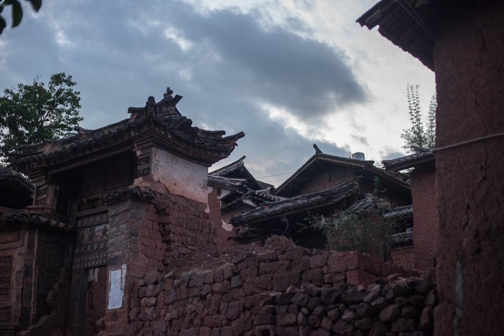 <p>Ancient home of the Huang merchant family, at dusk in Nuodeng. </p>
