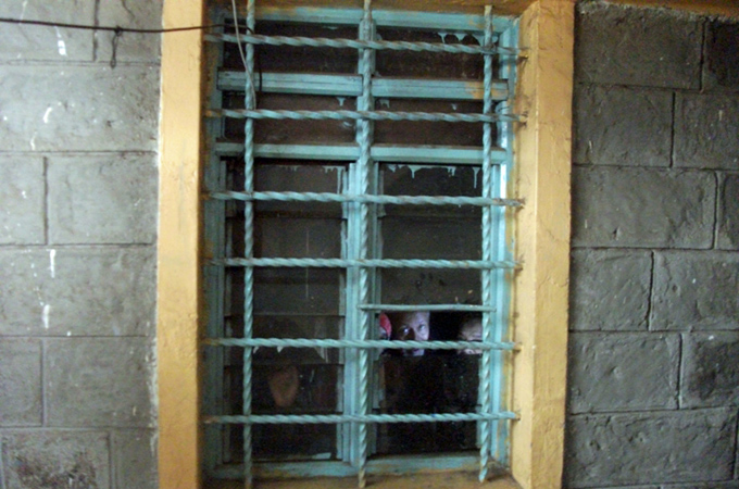 Some Somali families have locked themselves in their homes during the operation [Malkhadir Muhumed/Al Jazeera]