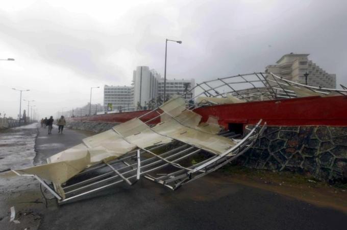 Most of the deaths were caused by falling trees and collapsed buildings in Andhra Pradesh state [Getty Images]