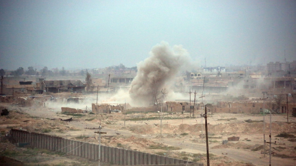 Smoke rises after clashes at Qadisiyah neighborhood in Tikrit [AP]