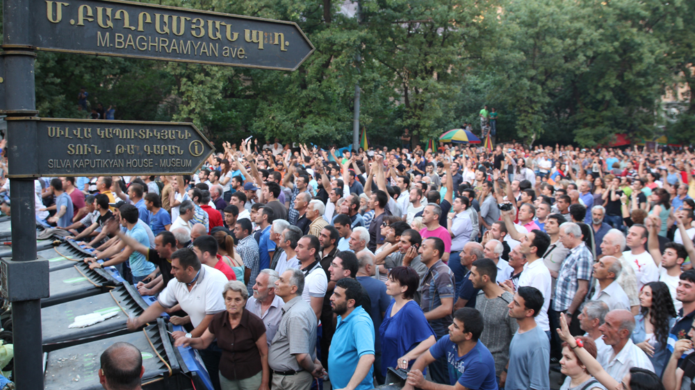 
Many refuse to believe the president's proposal was anything other than an attempt to disperse the protesters [Adrineh Gregorian/Al Jazeera] 
 
