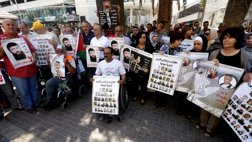 Palestinians protest for the release of prisoners