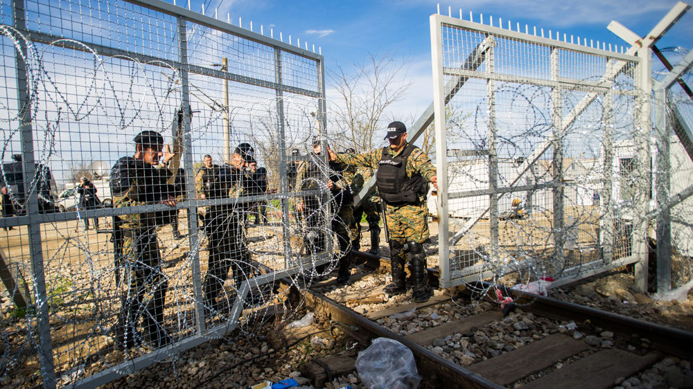 Migrants at the refugee camp of Idomeni photo information