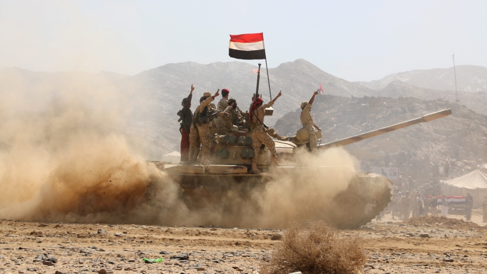 Yemeni government fighters ahead of offensive