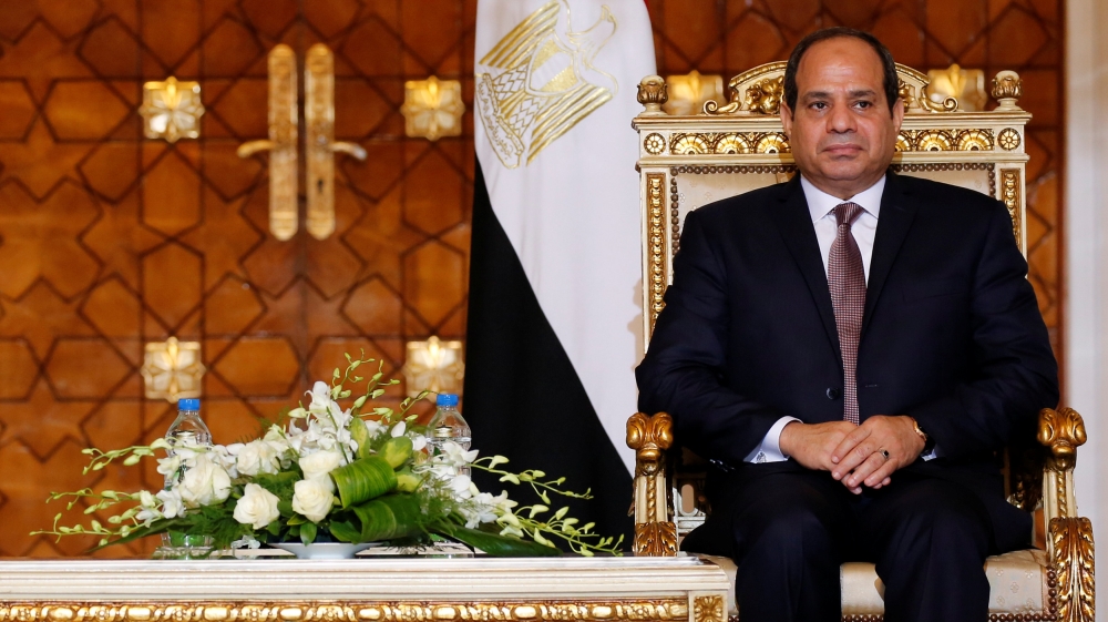 Egypt''s President Abdel Fattah al-Sisi attends during signing of agreements ceremony with Sudanese President Omar Hassan al-Bashir at the El-Thadiya presidential palace in Cairo
