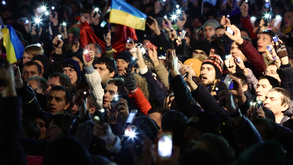 Music and the piano as a symbol of peaceful resistance became part of the Euromaidan uprising [Al Jazeera]