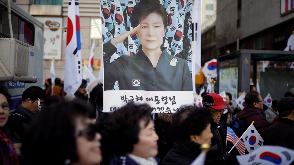 Supporters of South Korean President Park Geun-hye holding national flag Taegeukgi attend a protest called "Taegeukgi protest" near the Constitutional Court in Seoul
