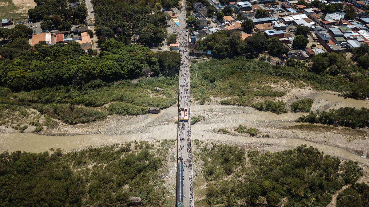 Venezuelans cross the Puente Internacional Simón Bolívar, the busiest border point between Venezuela and Colombia’s Department of Norte de Santander. Approximately 50,000 Venezuelans cross into Colomb