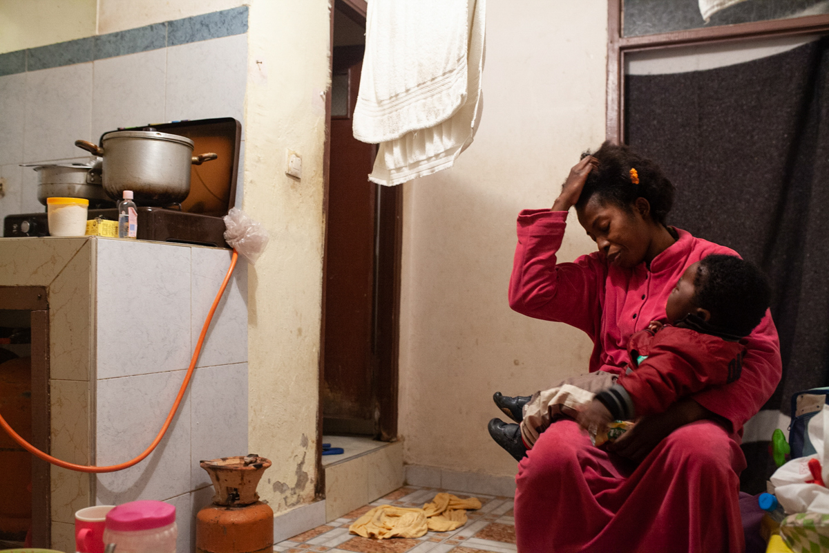 Christelle lives in Tanger with her son Ivan, born to a broken couple. She begs in the squares to support her small family. Alone, she has to save or enough to pay for household expenses, medical expe