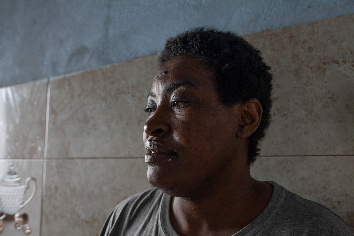 Gender violence forced Sylvi to take one of the most dangerous routes to come to Europe, the Niger desert route. With all her savings she paid a mafa that brought her from Cameroon to a boat in Morocc