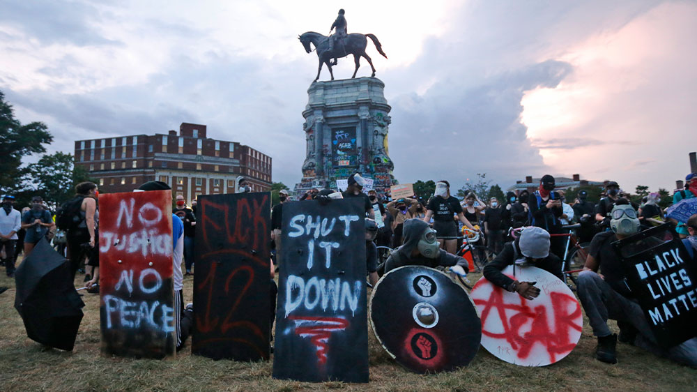Robert E Lee statue protest
