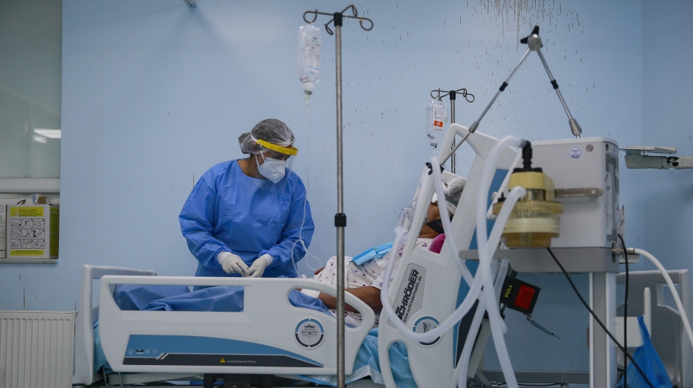 A nurse inside the Intensive Care Unit attends to a patient with COVID-19 in the Clinic for Infectious Diseases during the ongoing Coronavirus pandemic, in Pristina, Kosovo, Monday, Sept. 21, 2020. Po