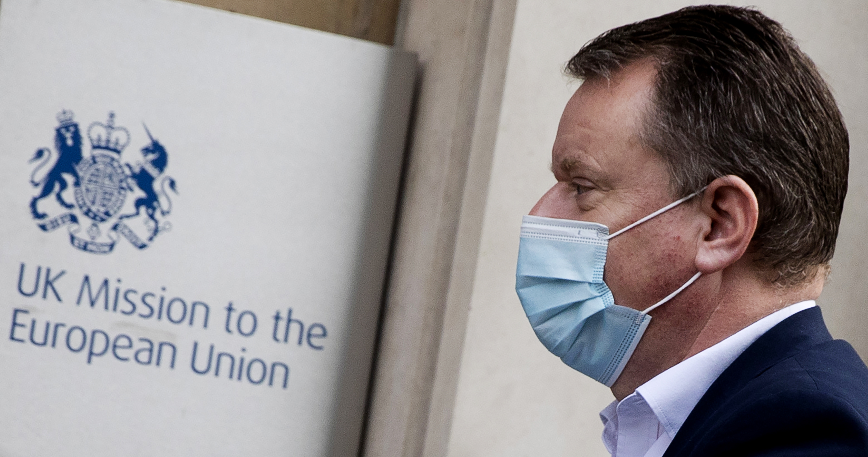UK&#39;s chief negotiator David Frost arrives at the UK delegation office for Brexit talks in Brussels on Saturday [Virginia Mayo/AP]