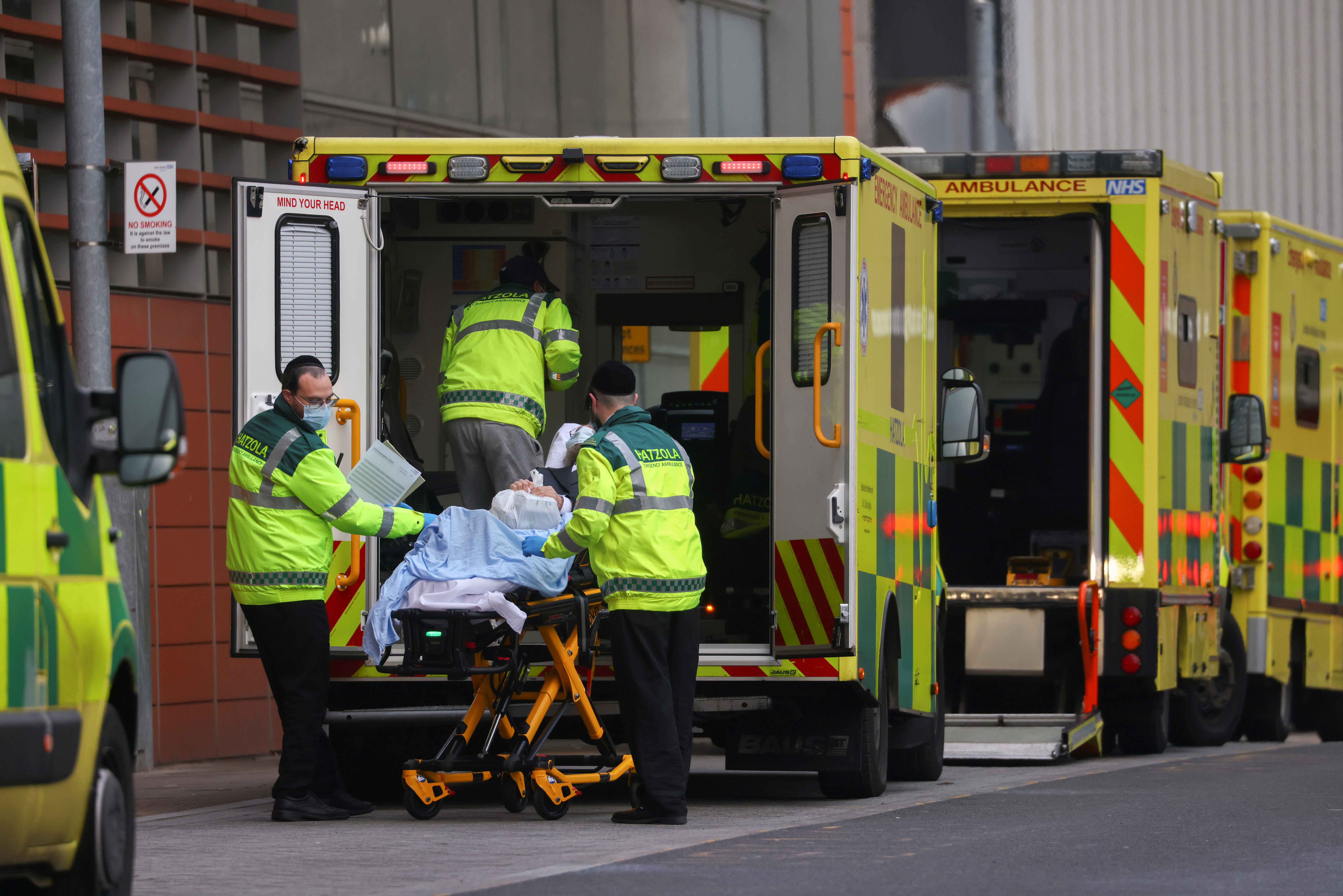 Medical workers transport a patient from an ambulance at the Royal London Hospital amid the coronavirus pandemic in London on January 9, 2021 [Reuters/Simon Dawson]