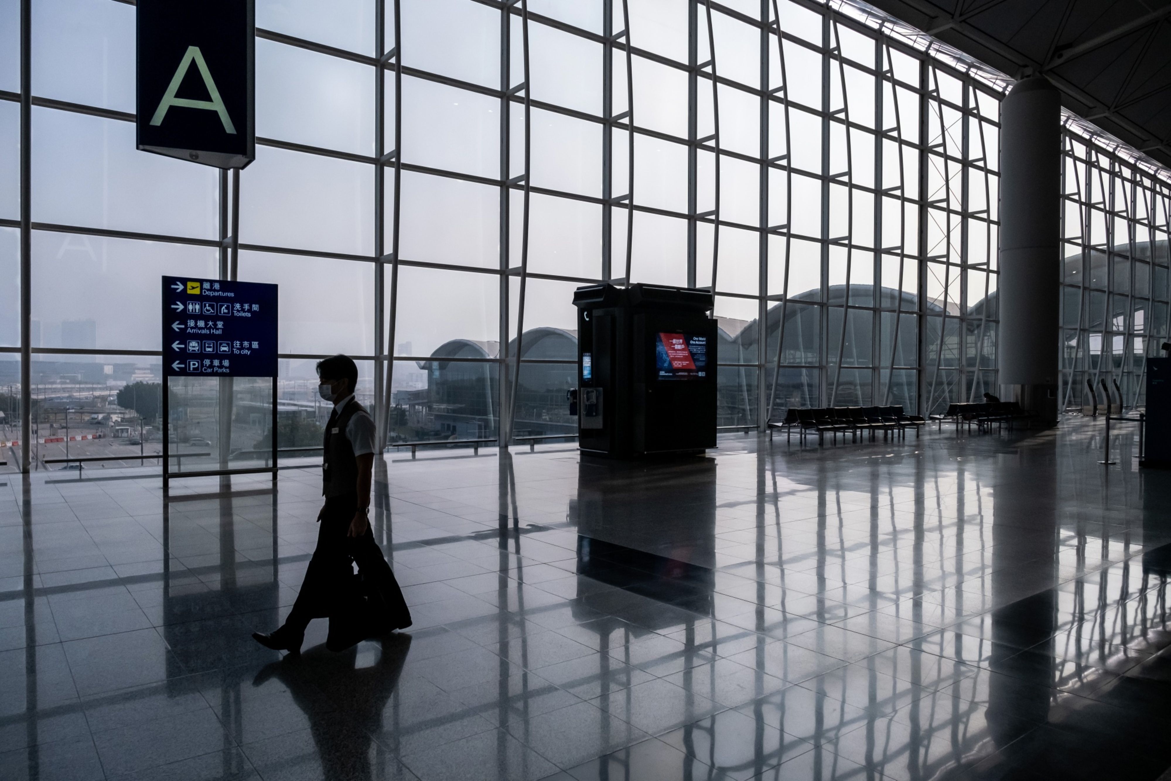 Since COVID-19 hit air travel, Hong Kong no longer has the busiest airport for international traffic in Asia [File: Paul Yeung/Bloomberg]