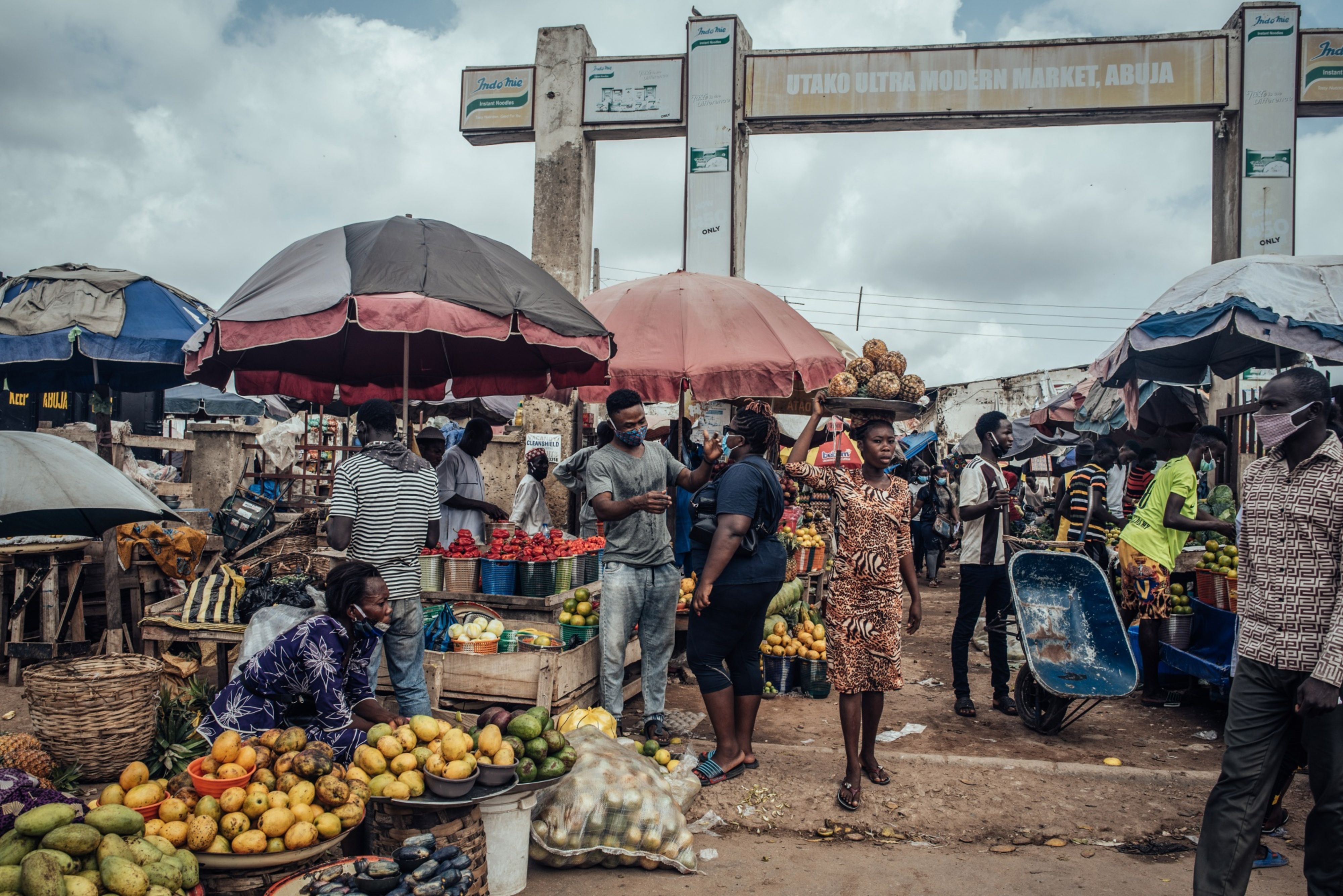 Food inflation in Nigeria rose to 22.95 percent in March, caused by wide-ranging price increases across items such as cereals, yam, meat, fish and fruits [File: KC Nwakalor/Bloomberg]