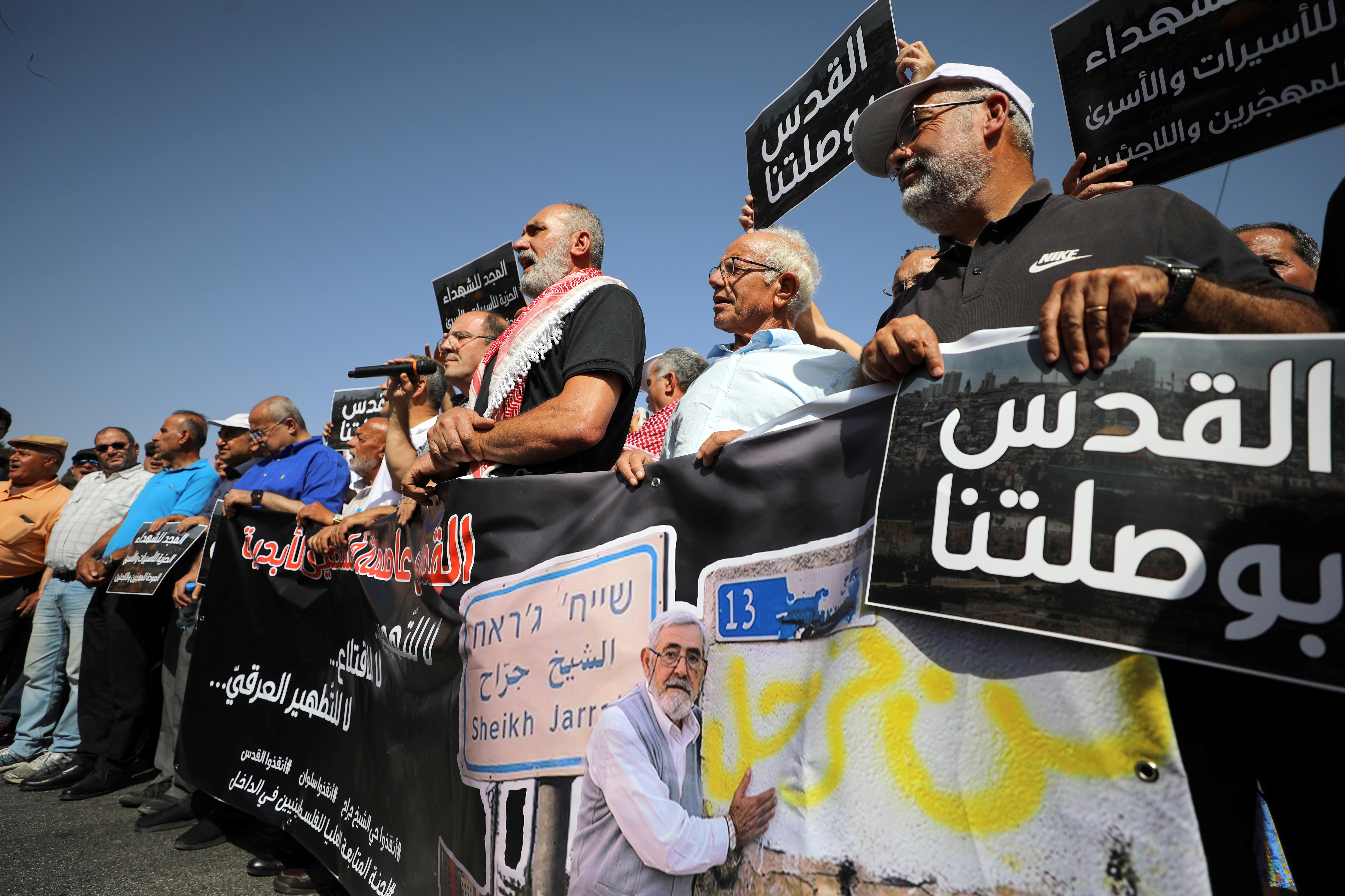 Protesters take part in a demonstration against the possible eviction of Palestinian families in Sheikh Jarrah, after an Israeli court accepted Jewish settler land claims, in East Jerusalem June 11, 2021. REUTERS/Ammar Awad (Reuters)