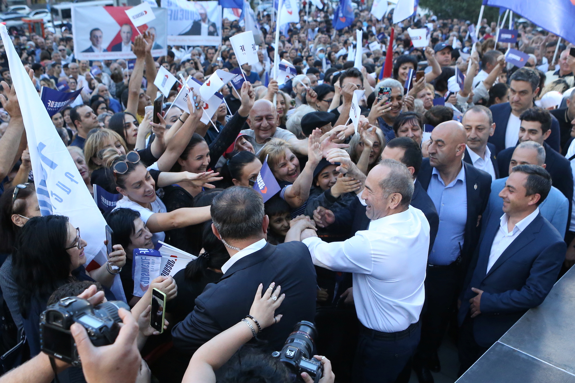 Leader of the Armenia Alliance and the country&#39;s former President Robert Kocharyan greets supporters during a campaign rally ahead of the upcoming snap parliamentary election in Yerevan, Armenia June 9, 2021. [Vahram Baghdasaryan/Photolure via Reuters]