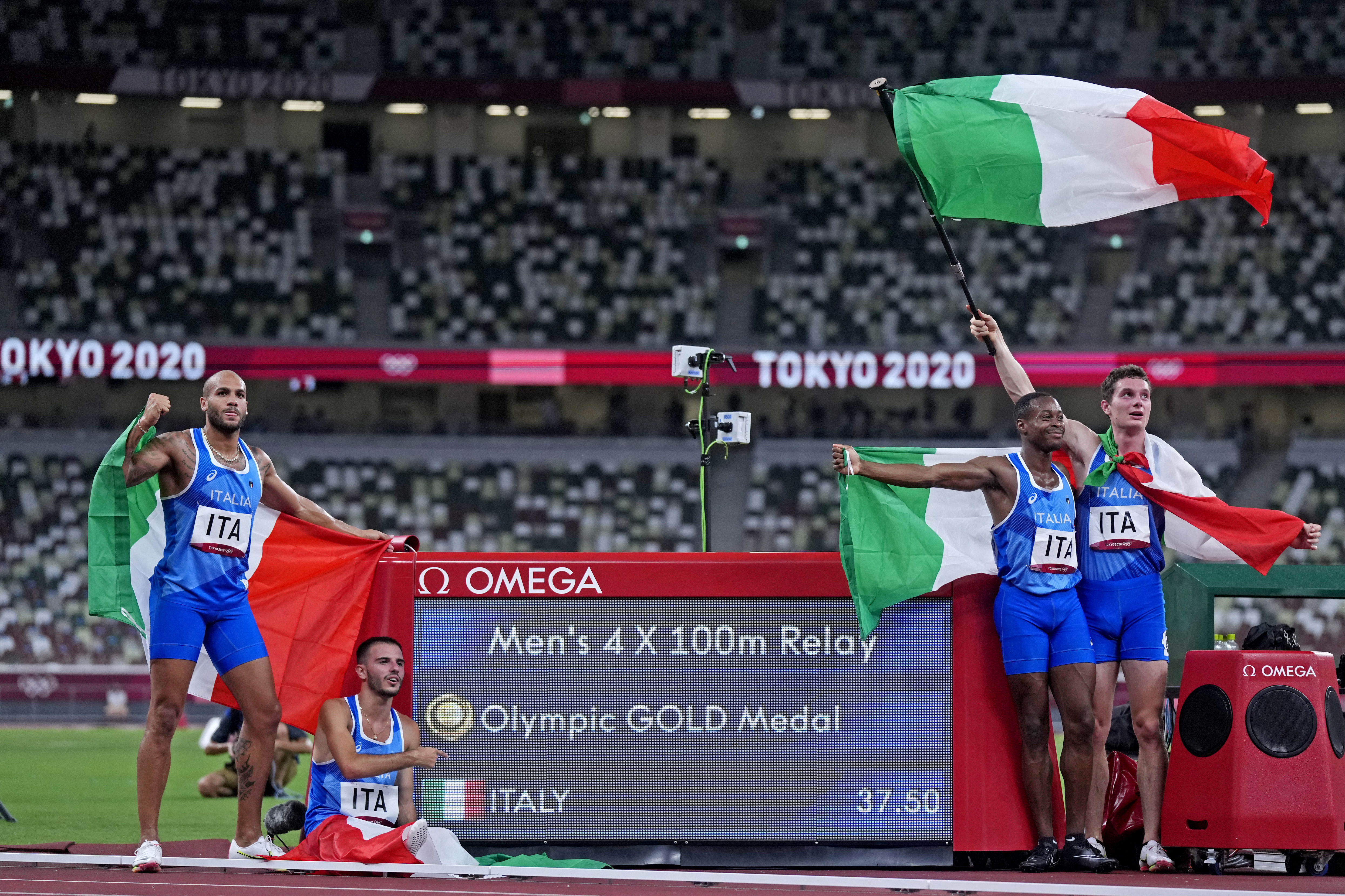 Italy celebrates winning the gold medal in the men&#39;s 4x100 metres relay final during the Tokyo 2020 Olympics [James Lang/USA TODAY Sports via Reuters]