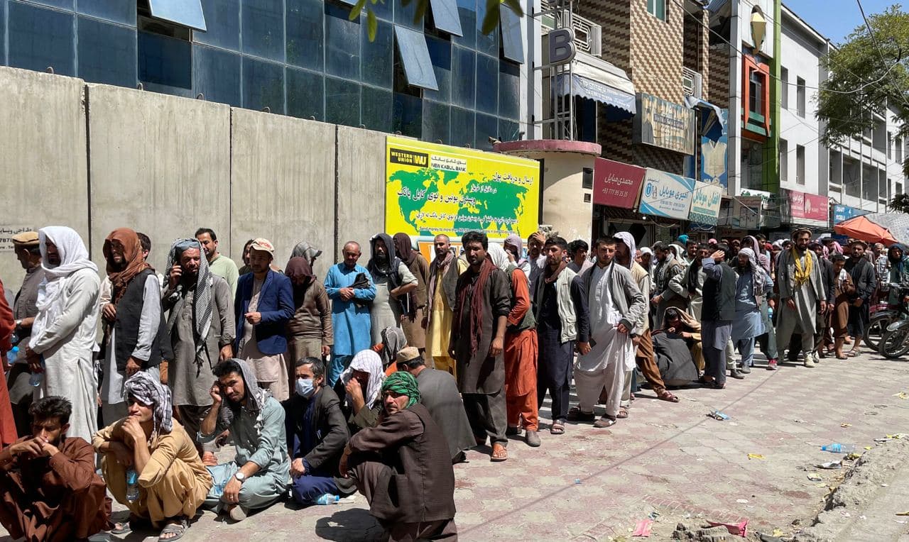 Afghans in capital Kabul line up outside a bank to take out cash [File: Haroon Sabawoon/Anadolu Agency]