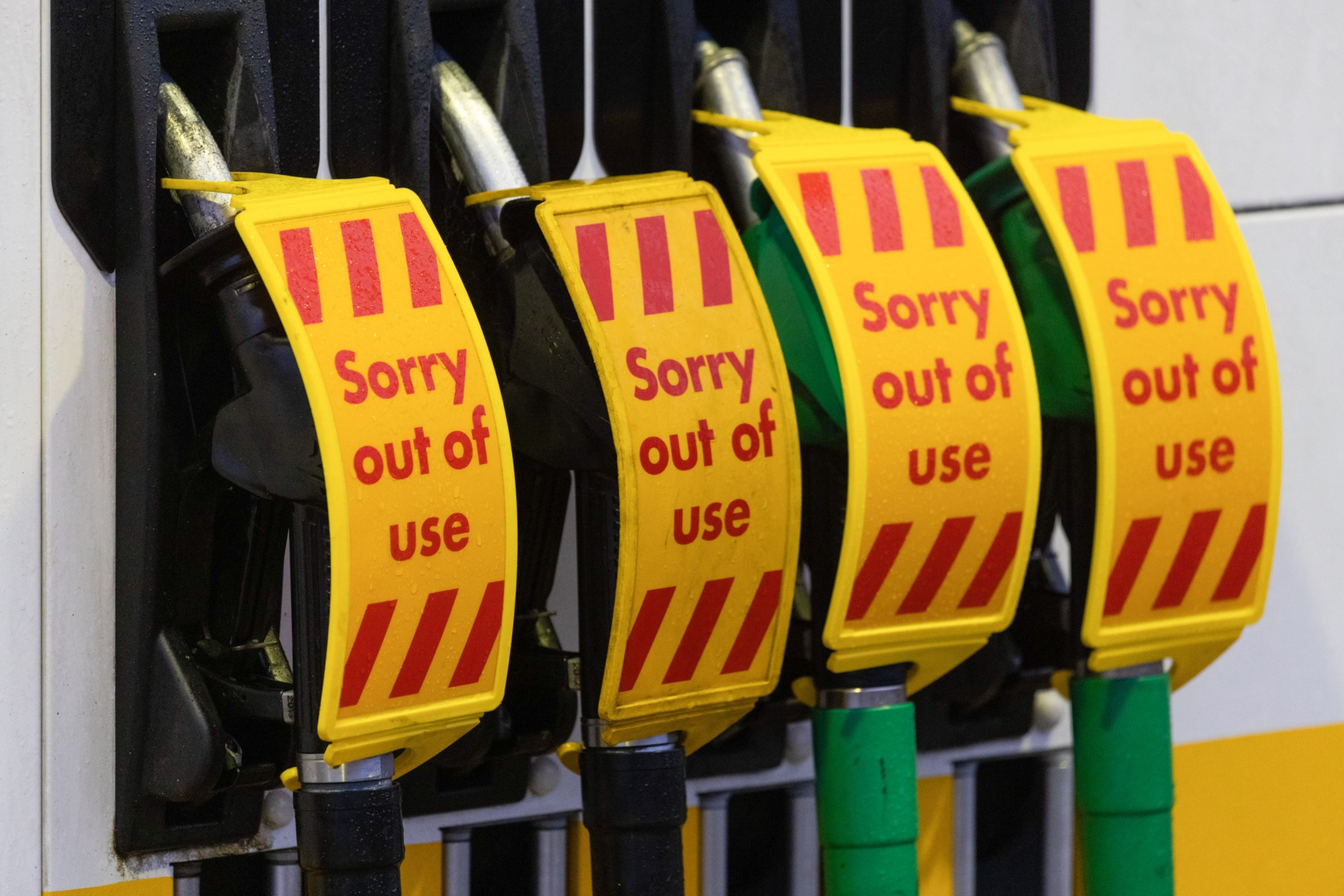&#39;Sorry out of use&#39; signs have become ubiquitous at petrol stations in many parts of the United Kingdom as energy firms fold and panic buyers make a run on dwindling fuel supplies [File: Jason Alden/Bloomberg]