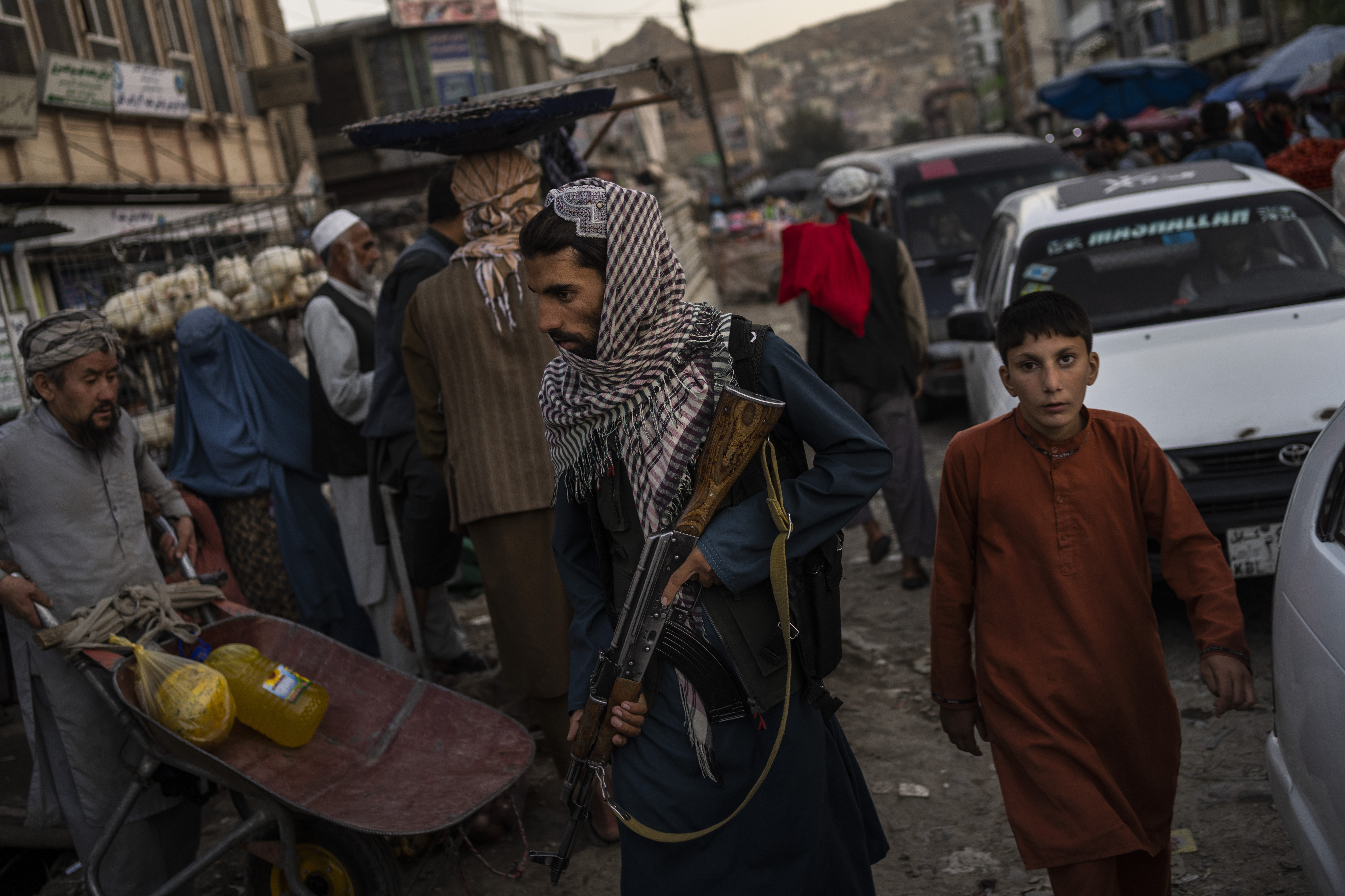 Taliban fighters patrol a market in Kabul&#39;s Old City [File: Bernat Armangue/AP Photo]
