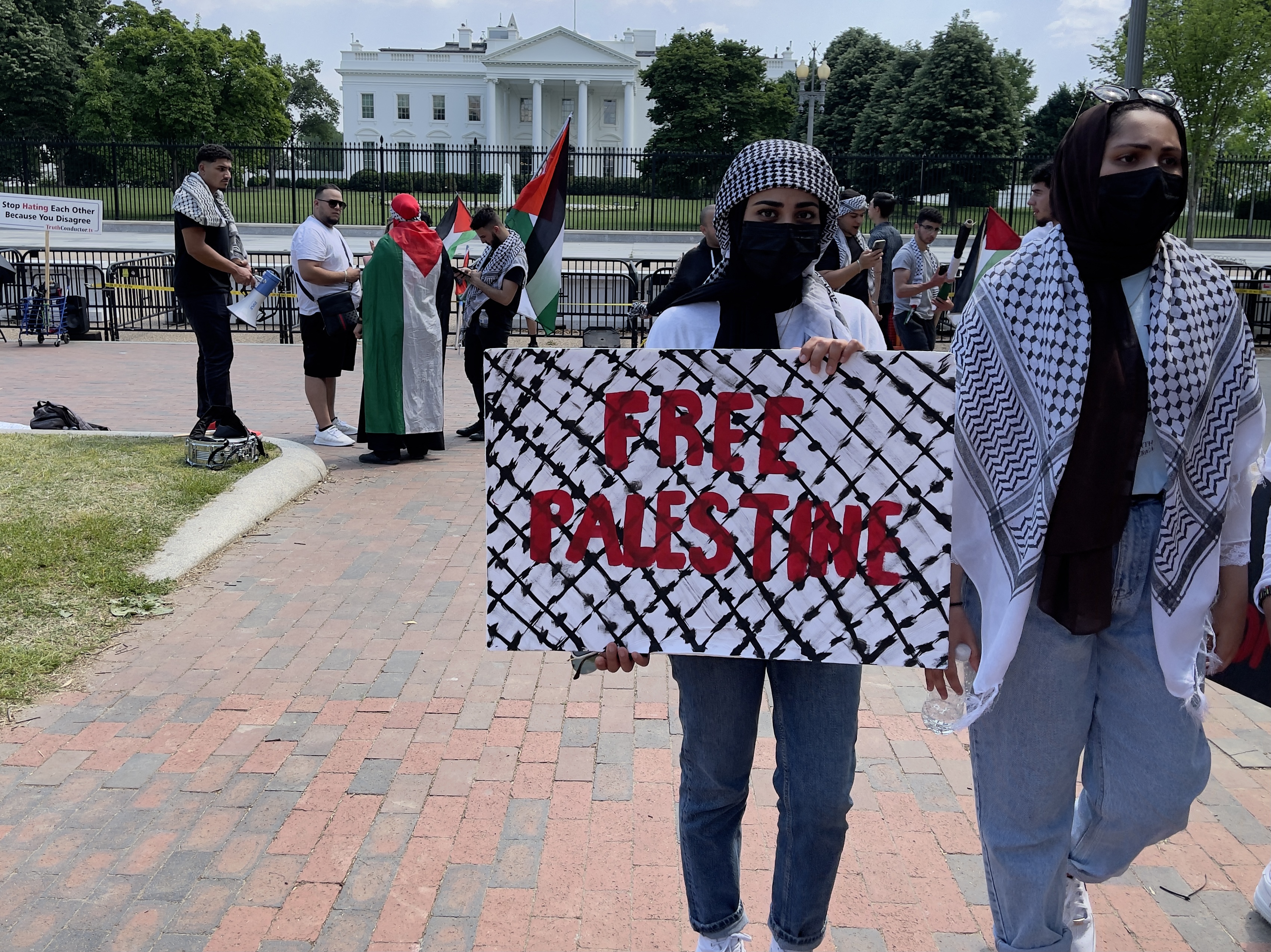 Demonstrators hold placards as they march in support of Palestine in front of the White House in Washington, DC, on May 20, 2021. - Heavy air strikes and rocket fire in the Israel-Gaza conflict claimed more lives on both sides Tuesday as tensions flared in Palestinian &#34;day of anger&#34; protests in Jerusalem and the West Bank. (Photo by Daniel SLIM / AFP) (AFP)