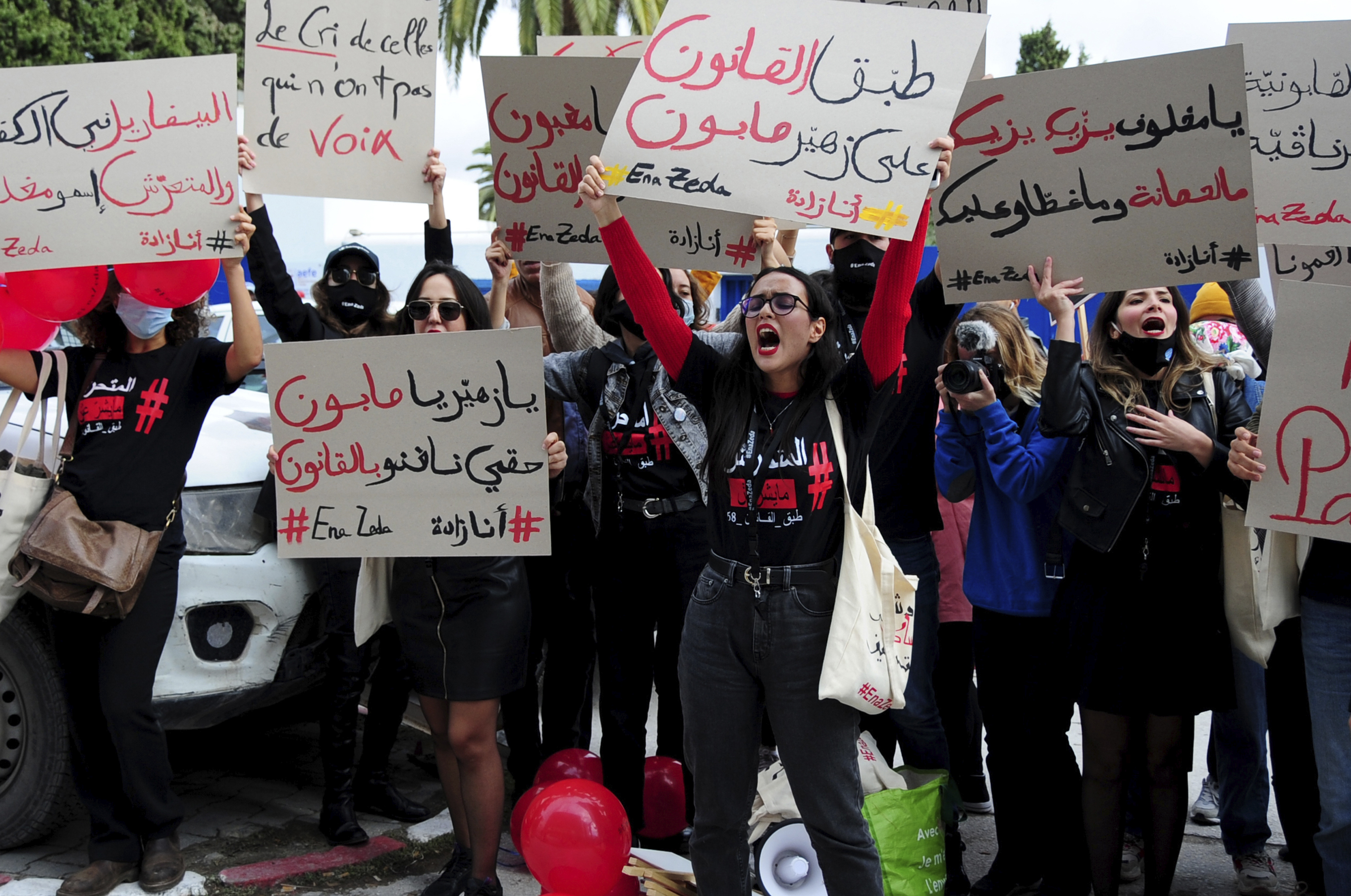 Protesters outside the courthouse in Nabeul [Hassene Dridi/AP Photo]