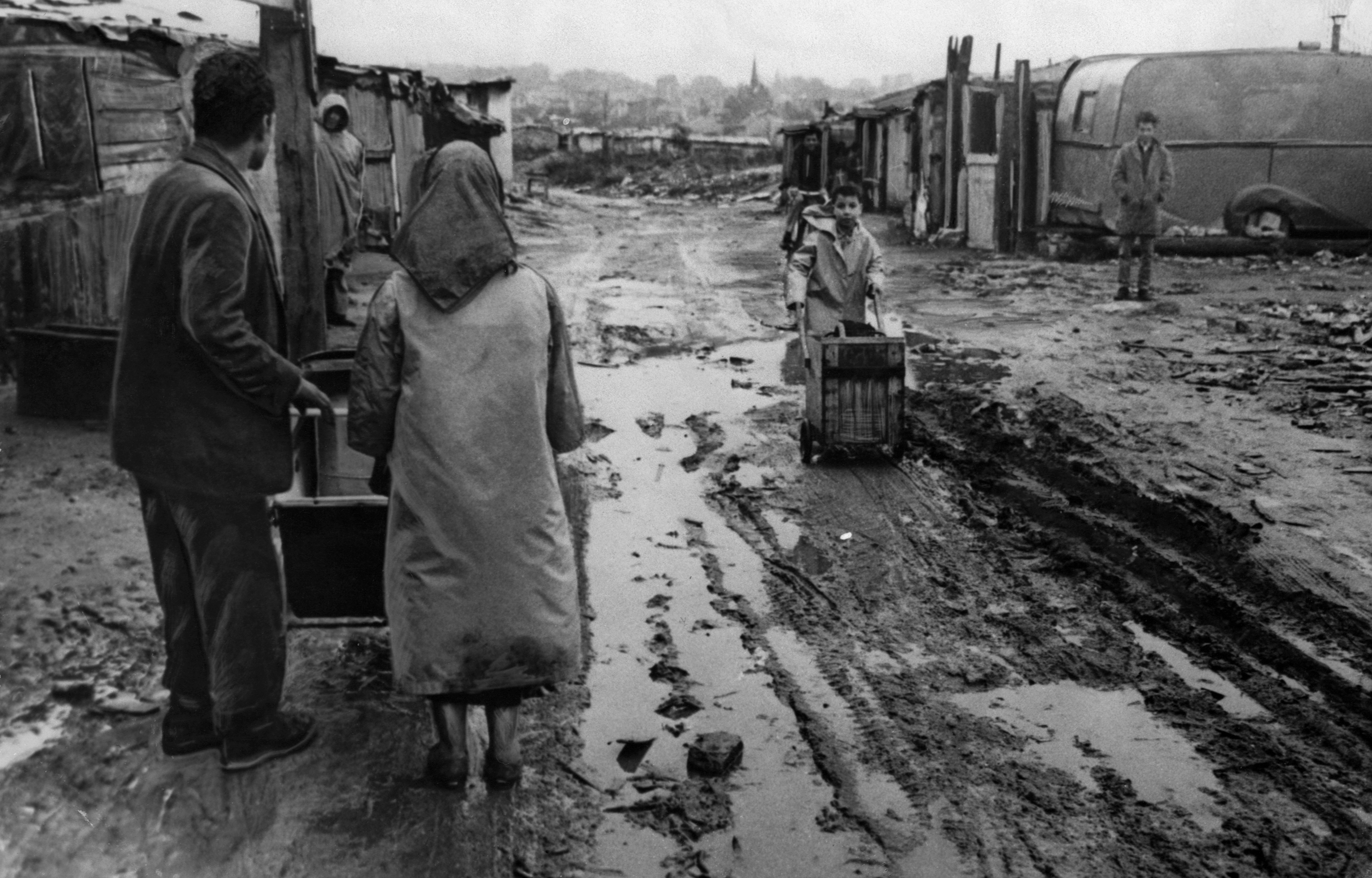 A shantytown that housed Algerians near Nanterre on the outskirts of Paris [Hulton-Deutsch Collection/Corbis via Getty Images]