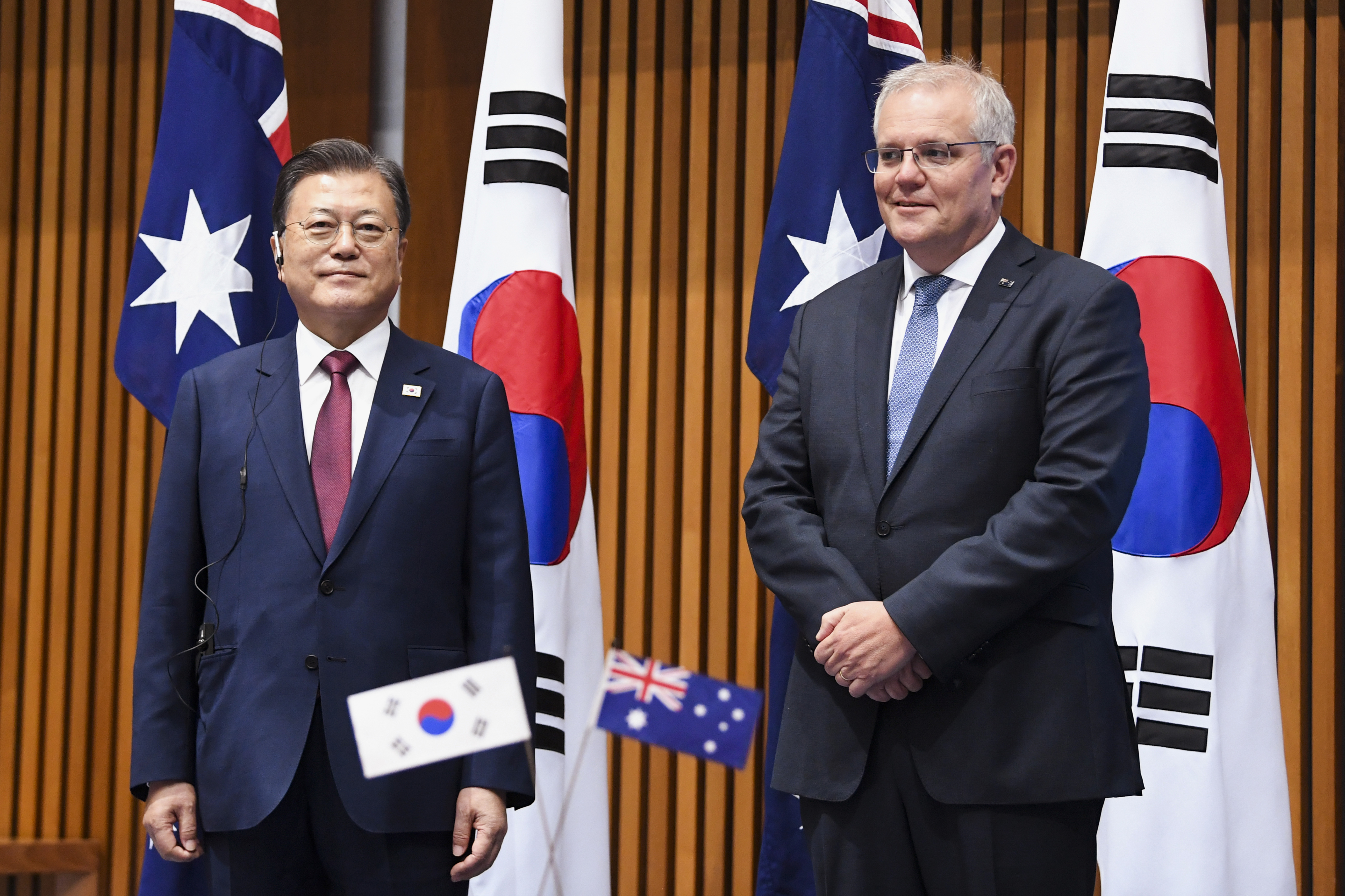 South Korean President Moon Jae-in, left, and Australian Prime Minister Scott Morrison witness a signing ceremony at Parliament House, in Canberra, Australia, Monday, December 13, 2021 [Lukas Coch/Pool Photo via AP]