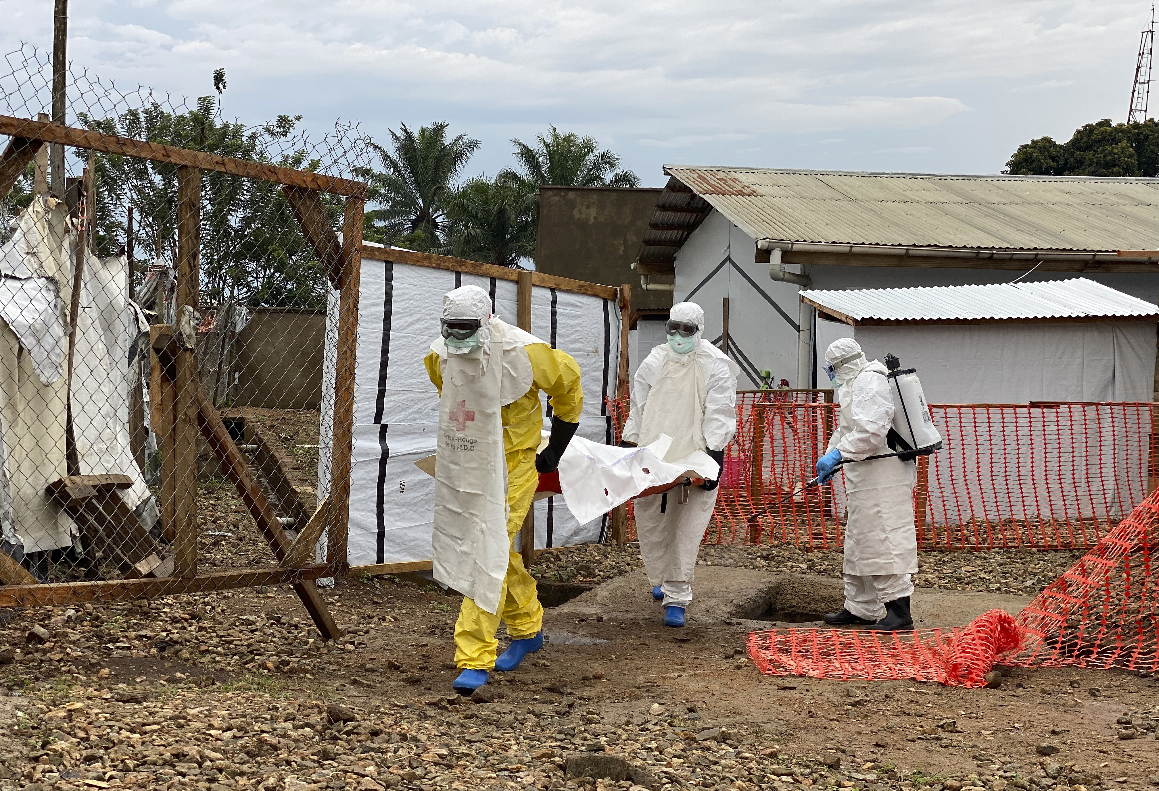 Health workers prepare a body for burial at an Ebola treatment center following an outbreak in North Kivu province, Democratic Republic of the Congo, 04 November 2021. [STR/EFE-EPA]