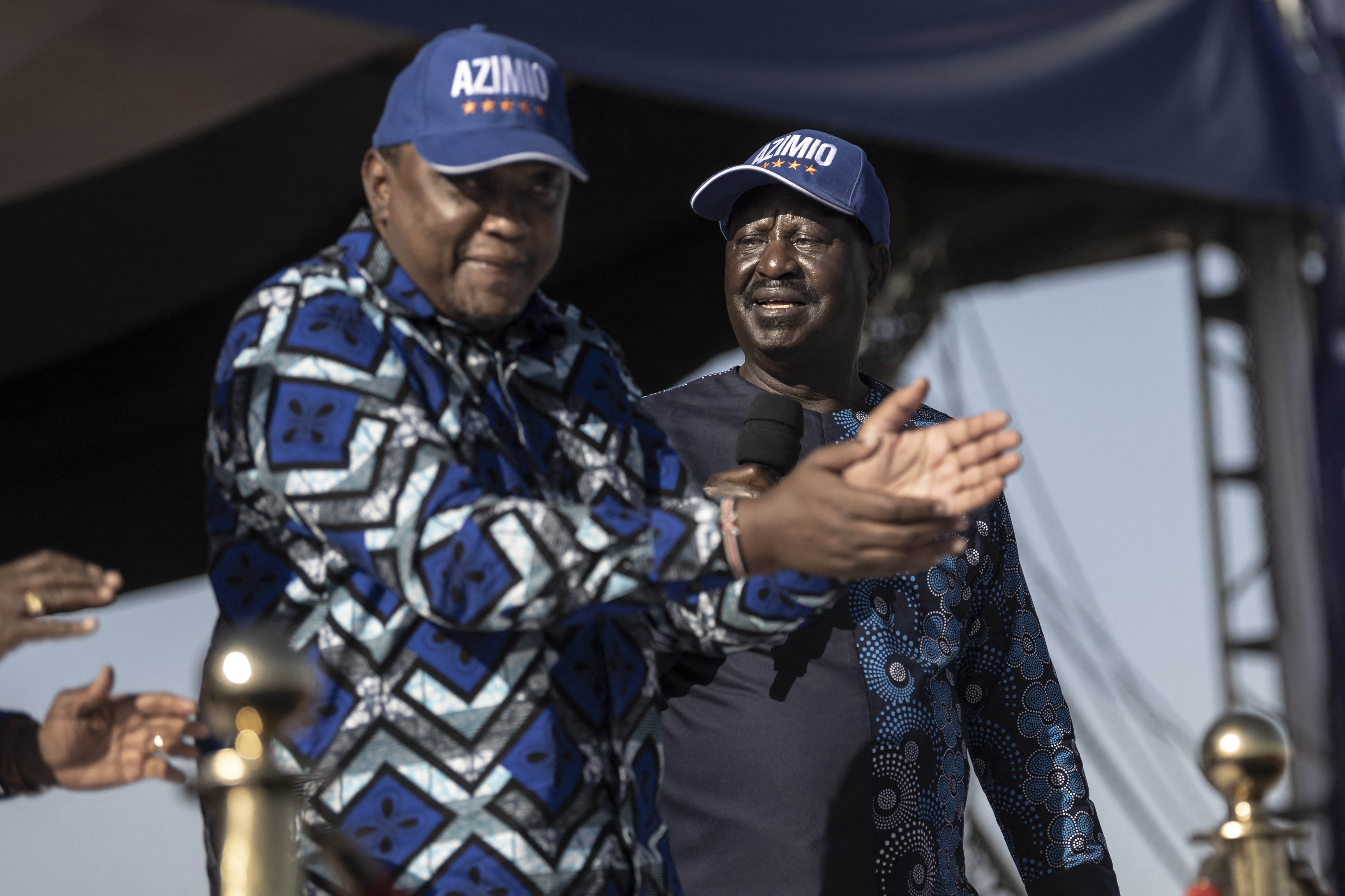 Kenyan President Uhuru Kenyatta with opposition leader Raila Odinga