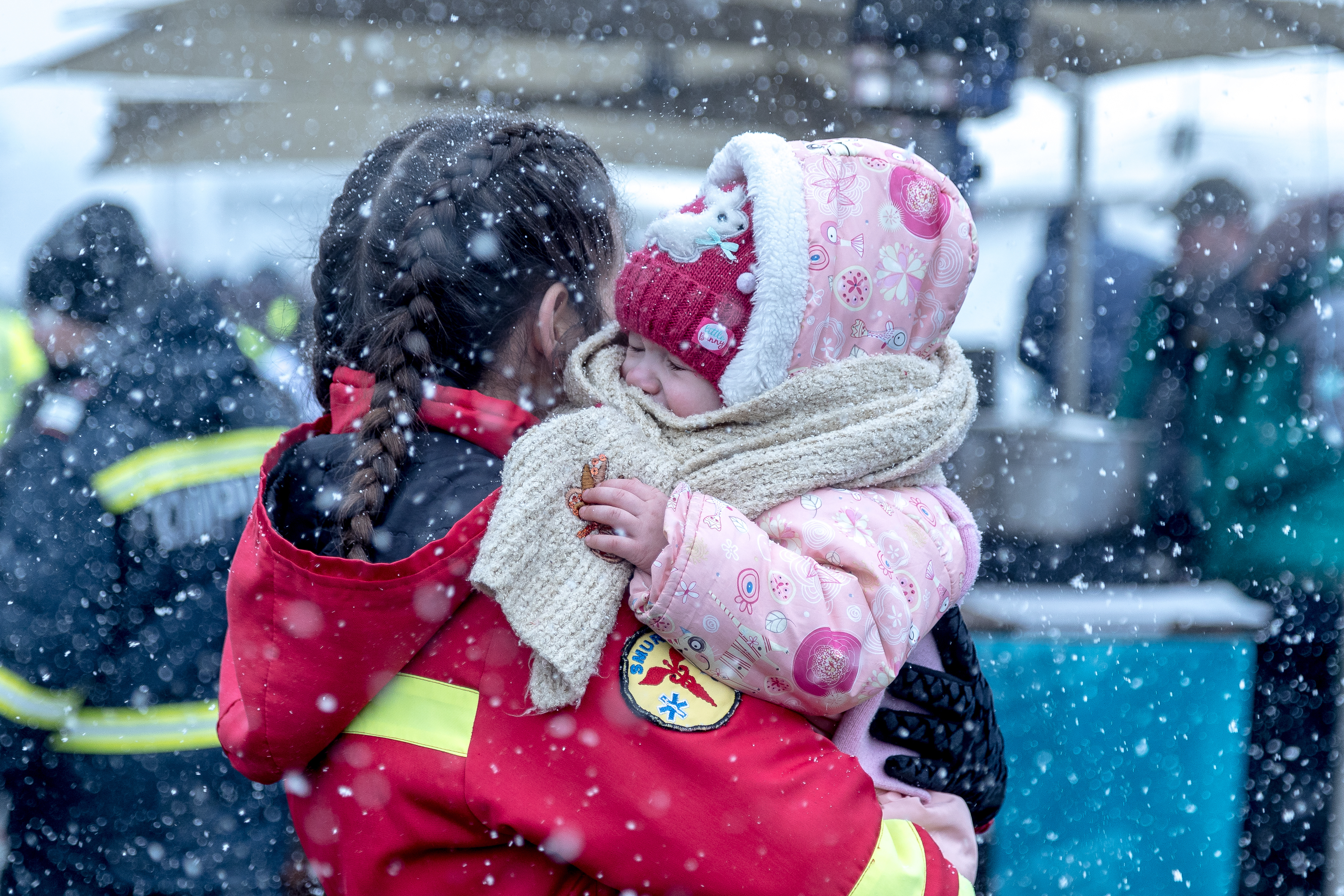 Ukrainian refugees arrive in Romania