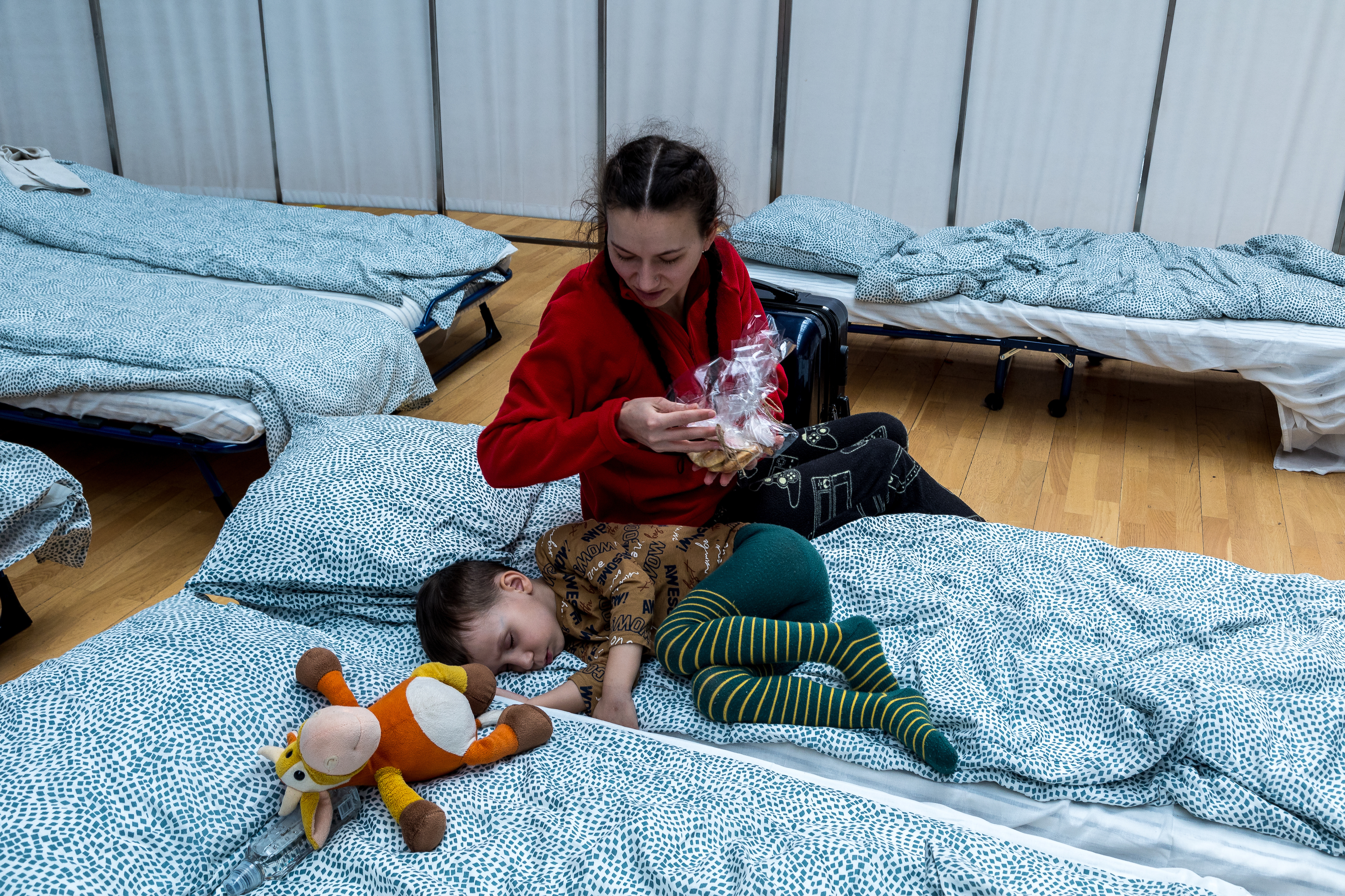 Ukrainian refugees arrive in Romania