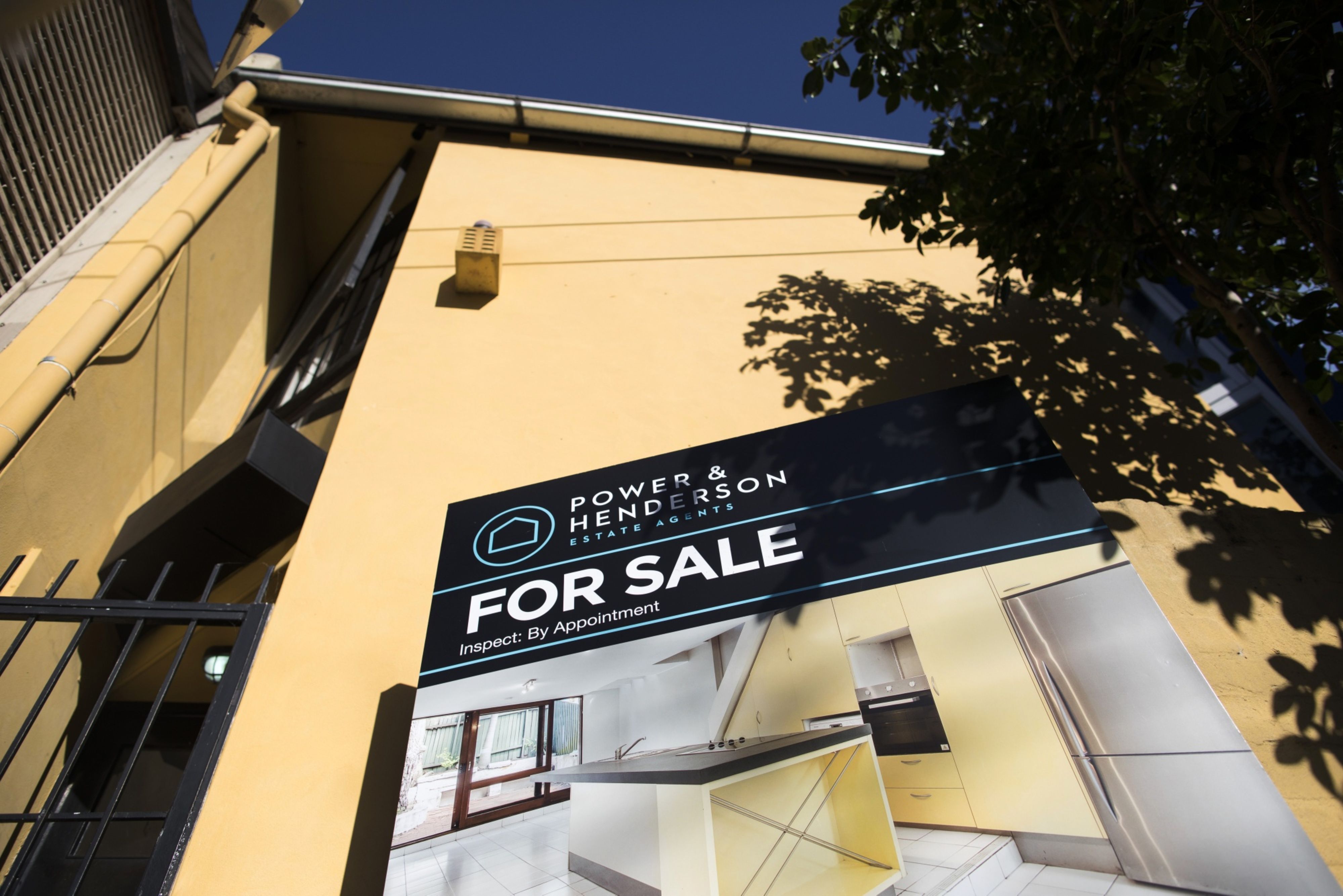 Australia&#39;s average house price has nearly tripled in the past 20 years [File: Brent Lewin/Bloomberg]