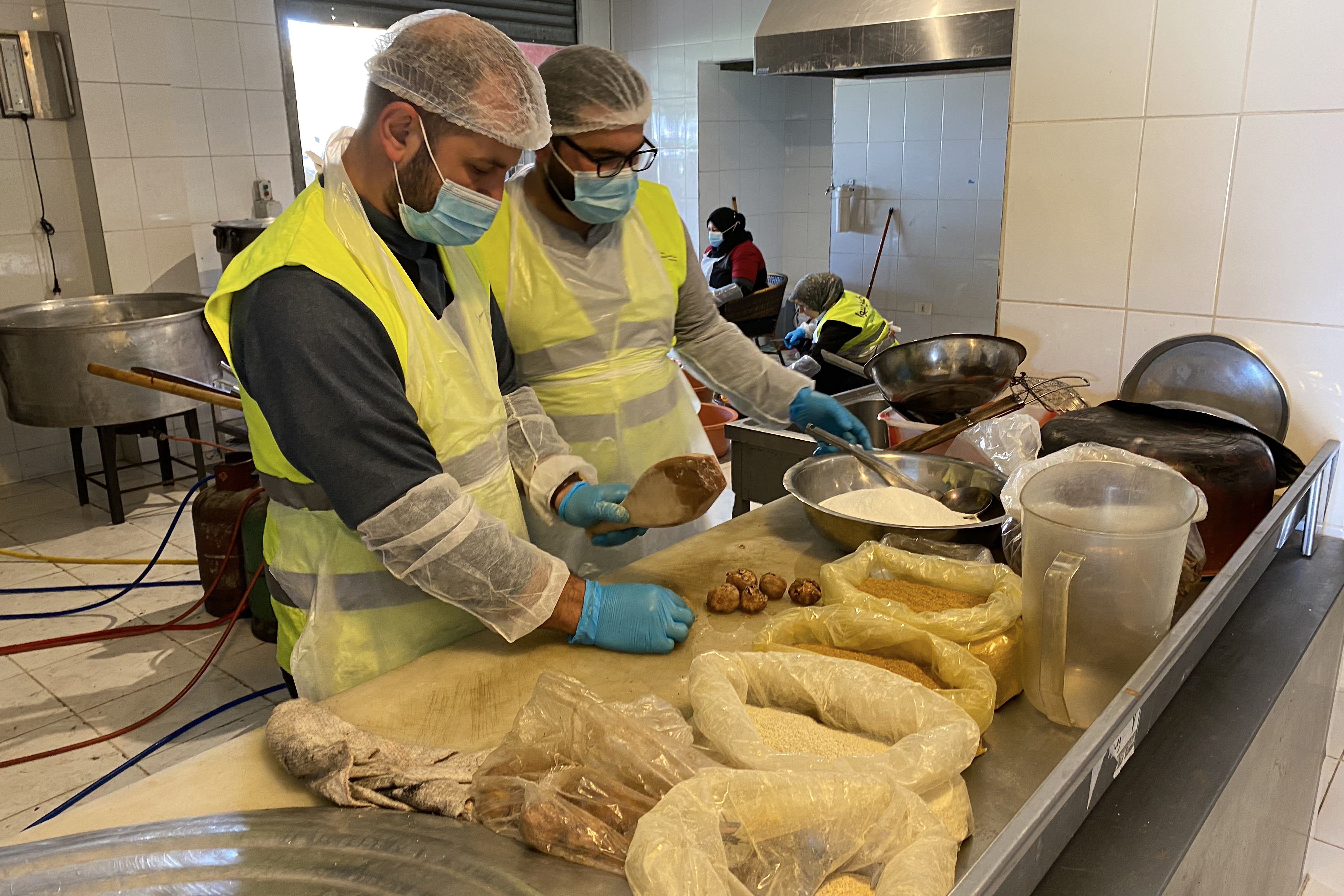 Lebanon NGO's Ramadan kitchen