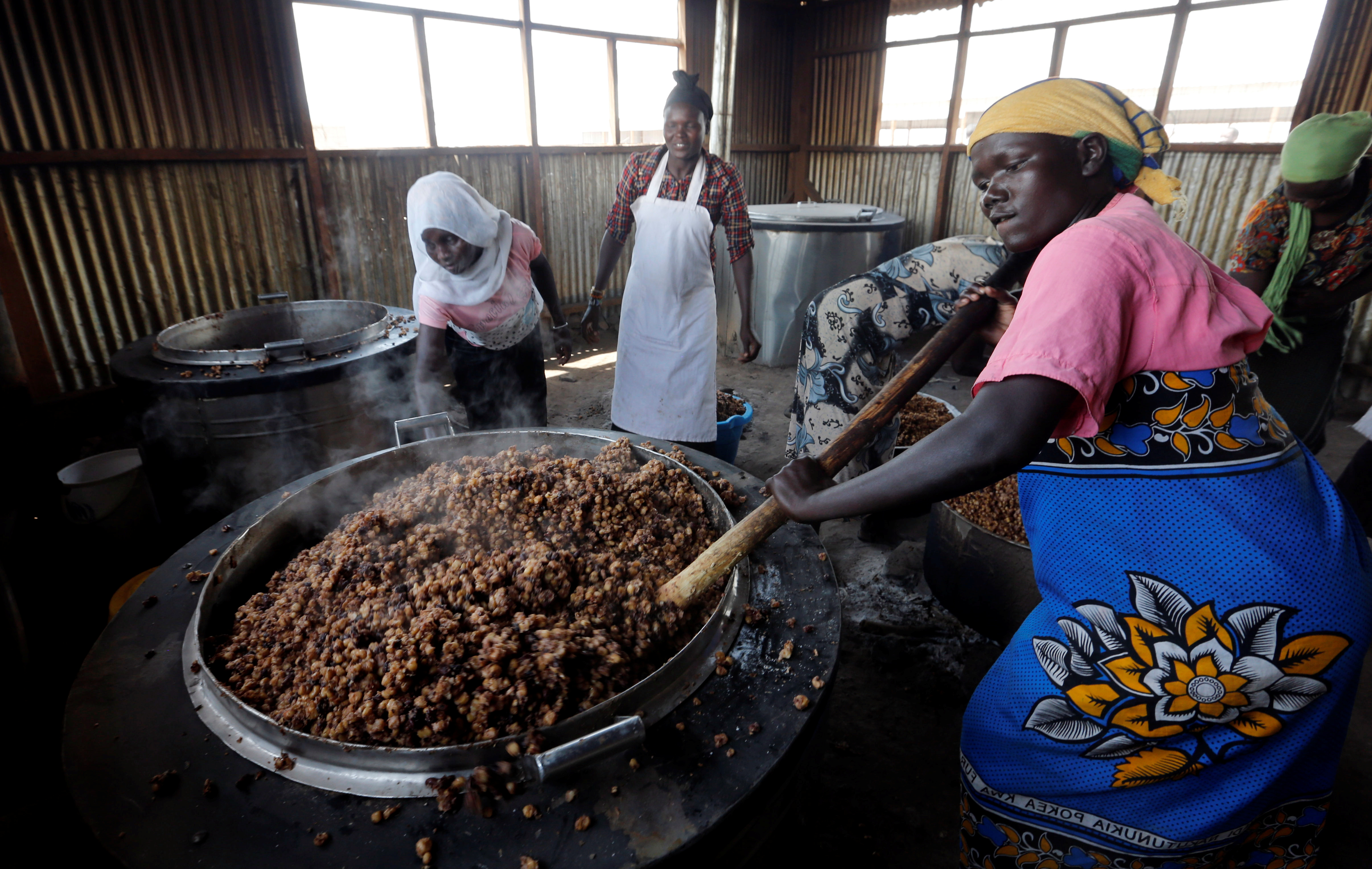 South Sudanese volunteers prepare food for refugees at Kalobeyei Primary school within Kalobeyei Settlement outside the Kakuma refugee camp in Turkana county, northwest of Nairobi, Kenya, January 31, 2018. REUTERS/Thomas Mukoya