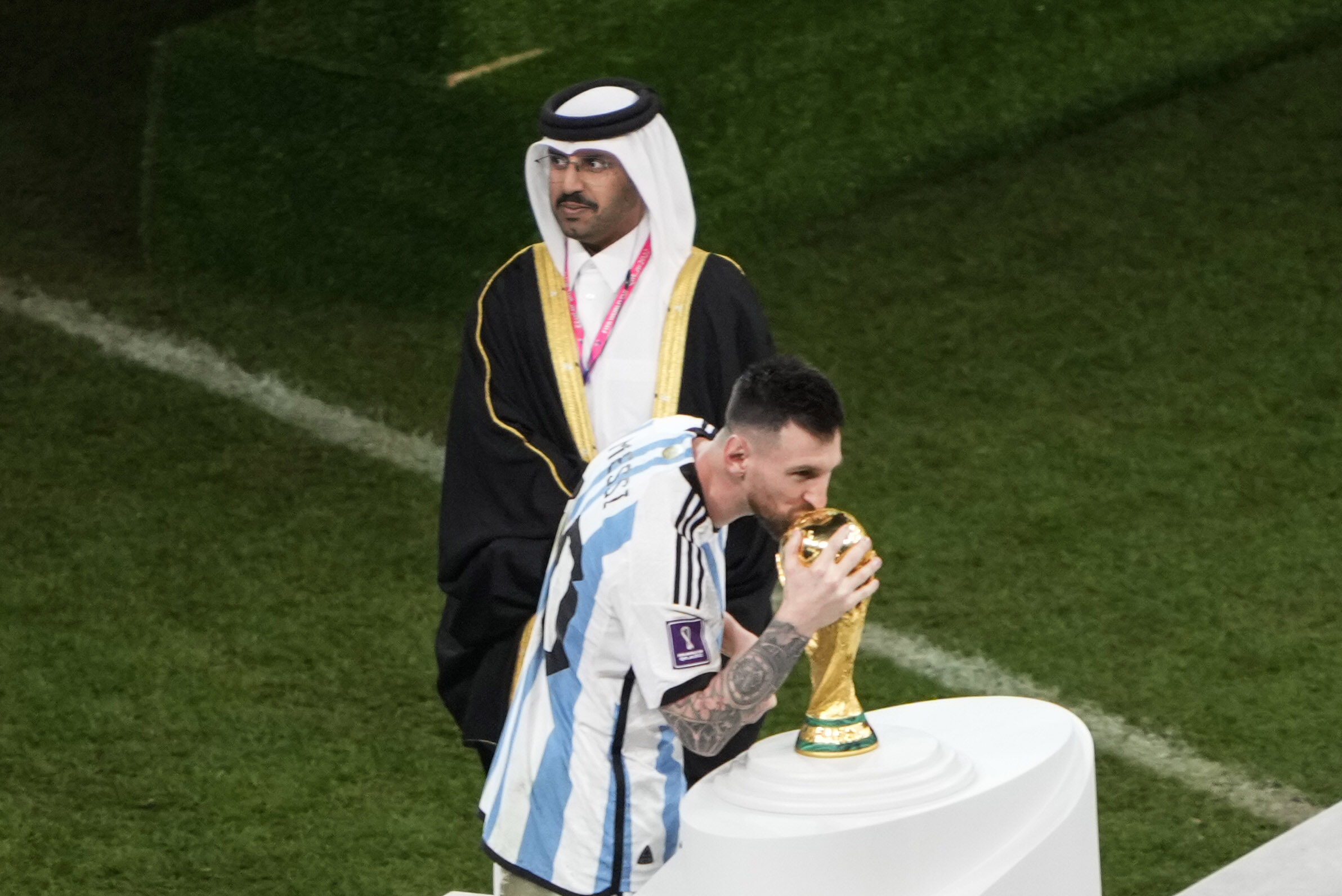 Messi kisses the trophy