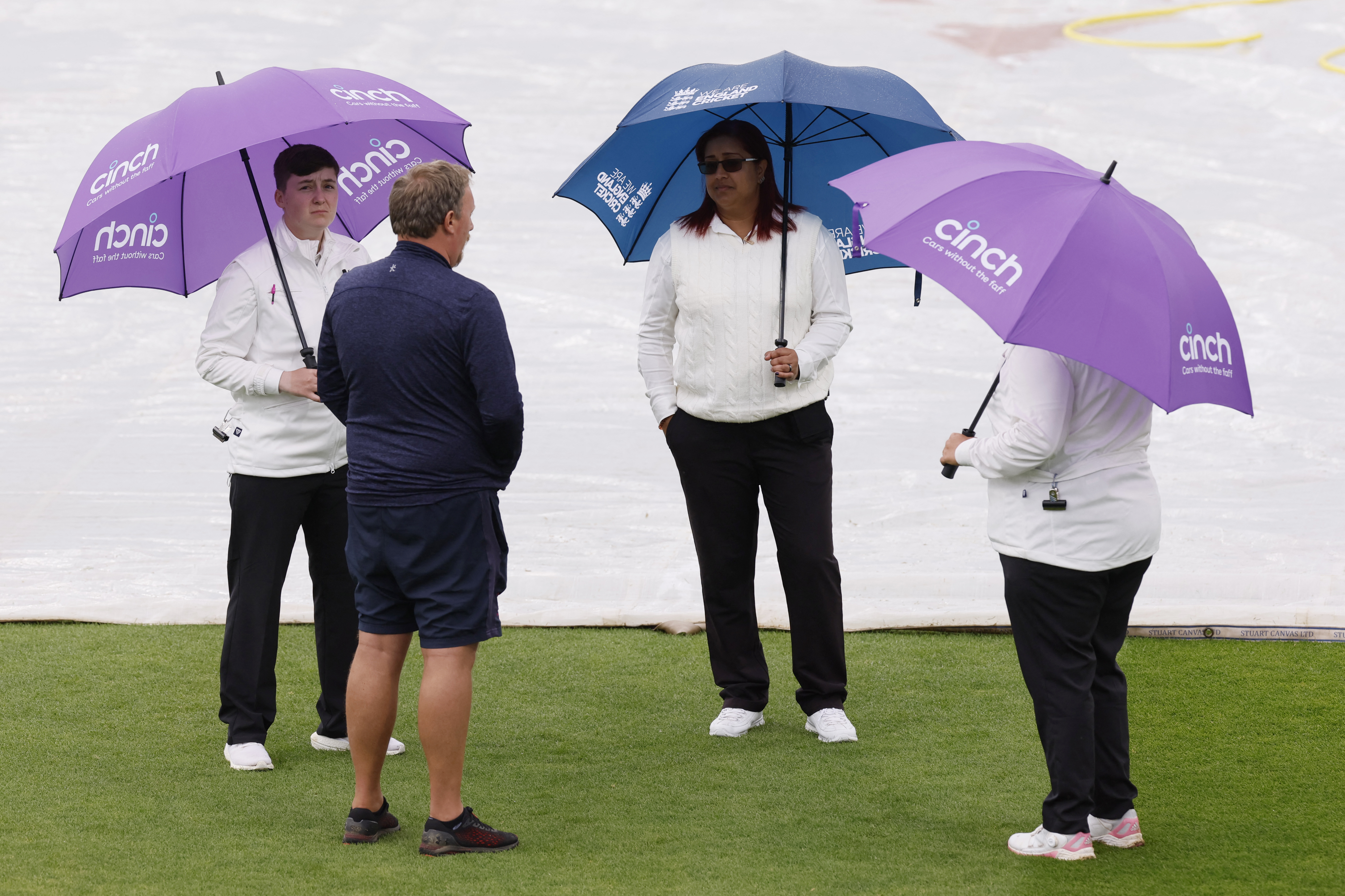women cricket umpires