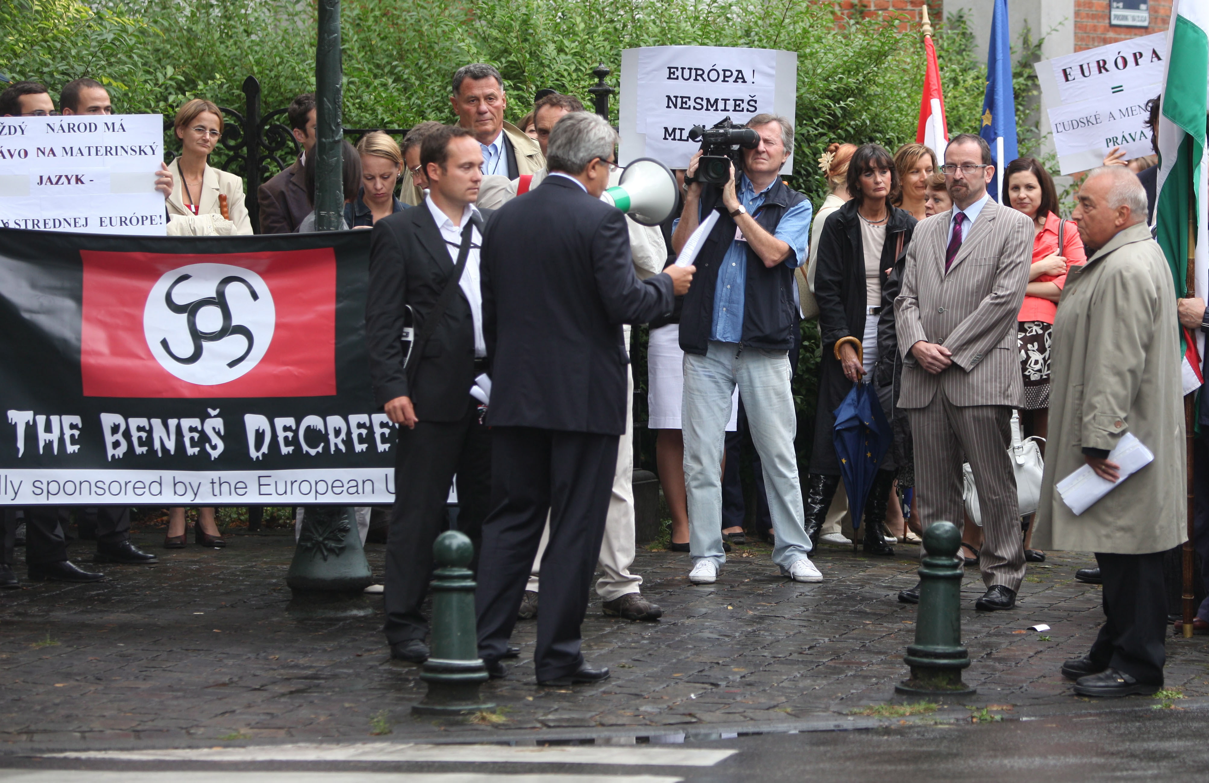 Hungarians demonstrate against against the Slovakian language law coming into effect 01 September 2009 outside Slovakia's embassy in Brussels, Belgium on 01 September 2009. Critics say the law considerably restricts the right of ethnic Hungarians living in Slovakia to use their mother tongue. EPA/OLIVIER HOSLET