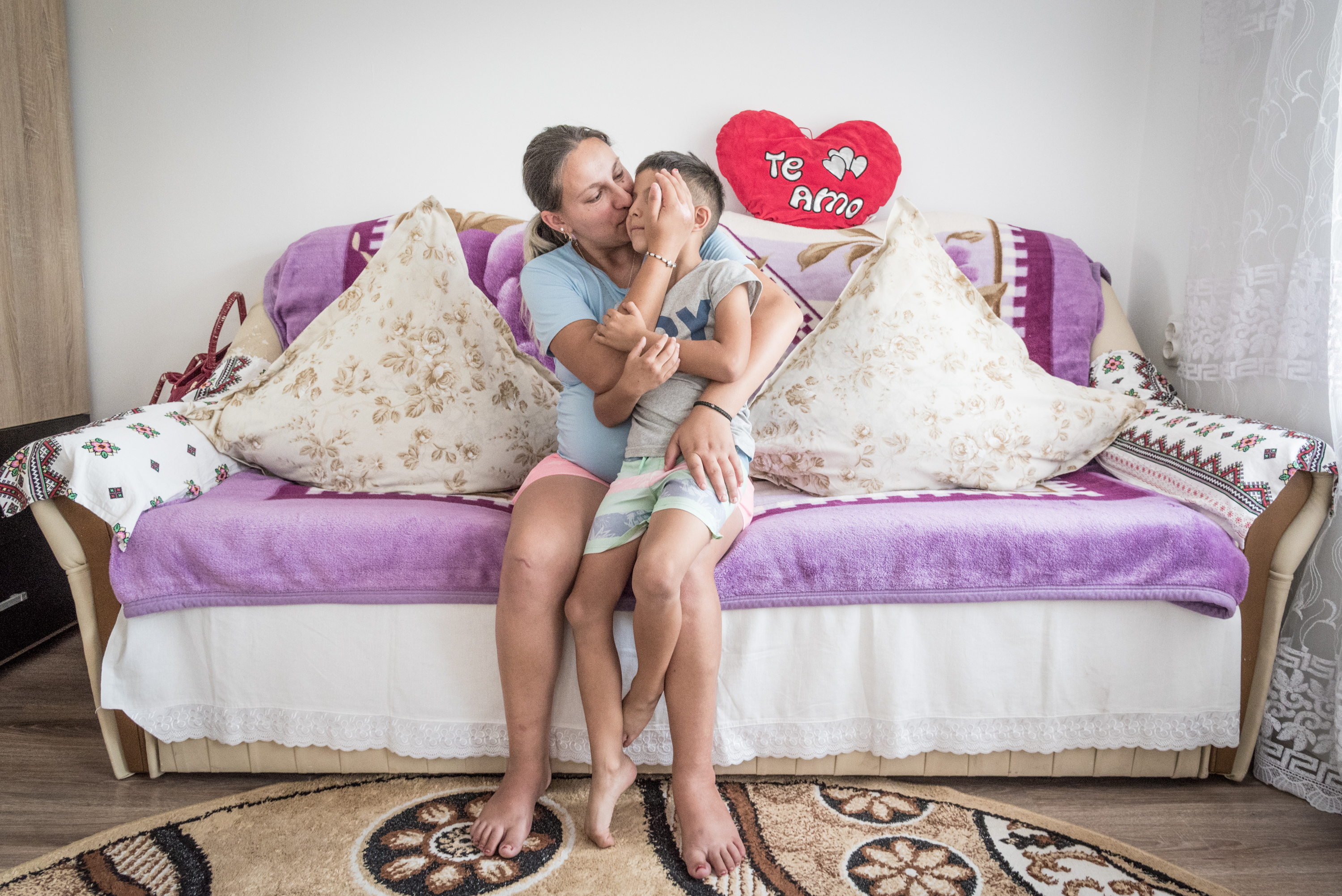 10. 430 students attend school at Zmeu Comprehensive Institute in Iași province. Thirty percent of the pupils’ mothers work abroad with their fathers. Boys and girls are left with their grandparents. The principal of the school, Iurciuc Ilie, believes distance negatively impacts performance. “Students with migrant parents tend to have lower grades and are more likely to drop out. They are more rebellious, tend to disregard rules and get sad in front of other student's mothers”.