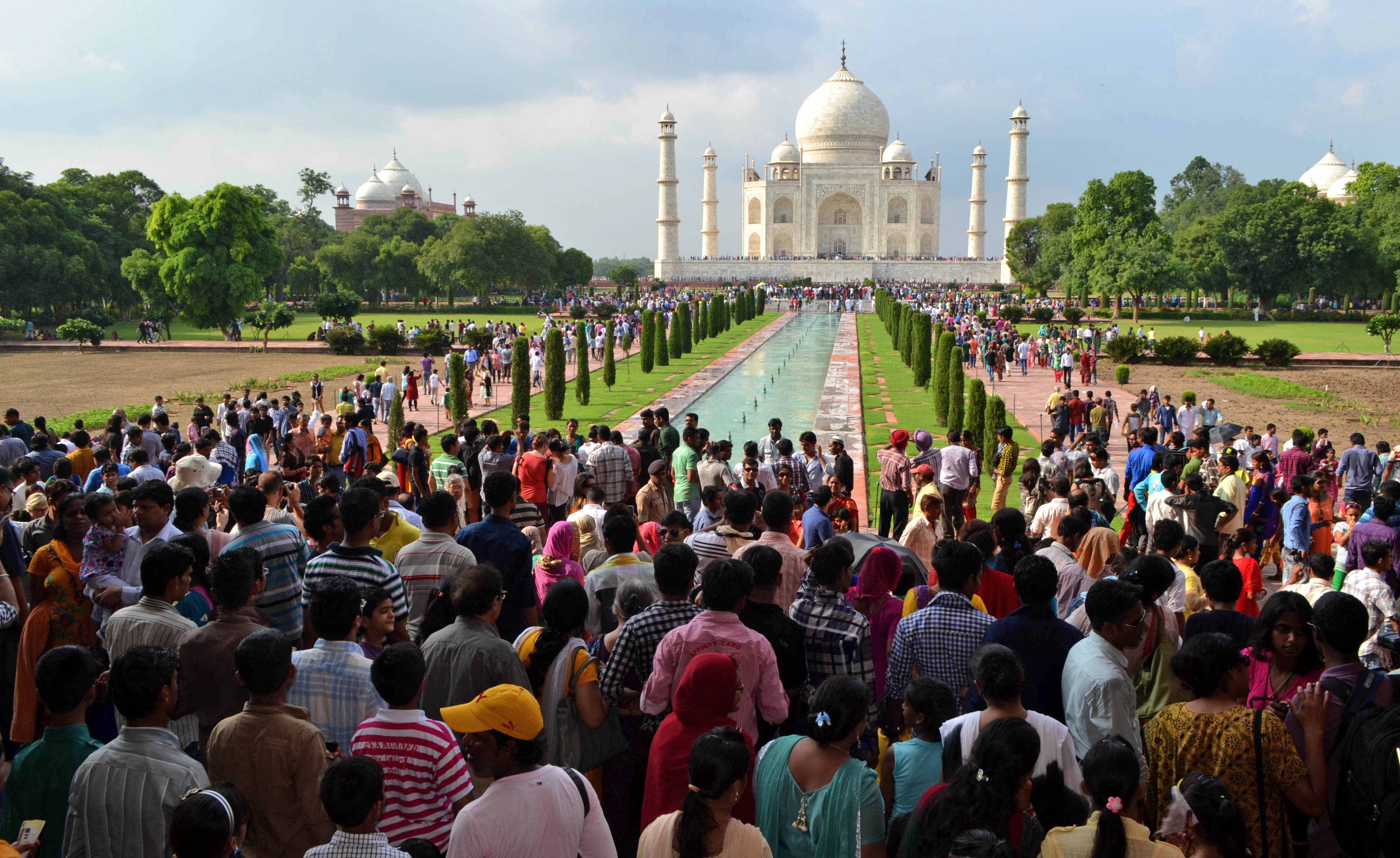 Tourists crowd the Taj Mahal in Agra, India, Saturday, Aug. 10, 2013. The Taj Mahal is a marble mausoleum built by Mughal emperor Shah Jahan in memory of his third wife Mumtaz Mahal. (AP Photo/Pawan Sharma)