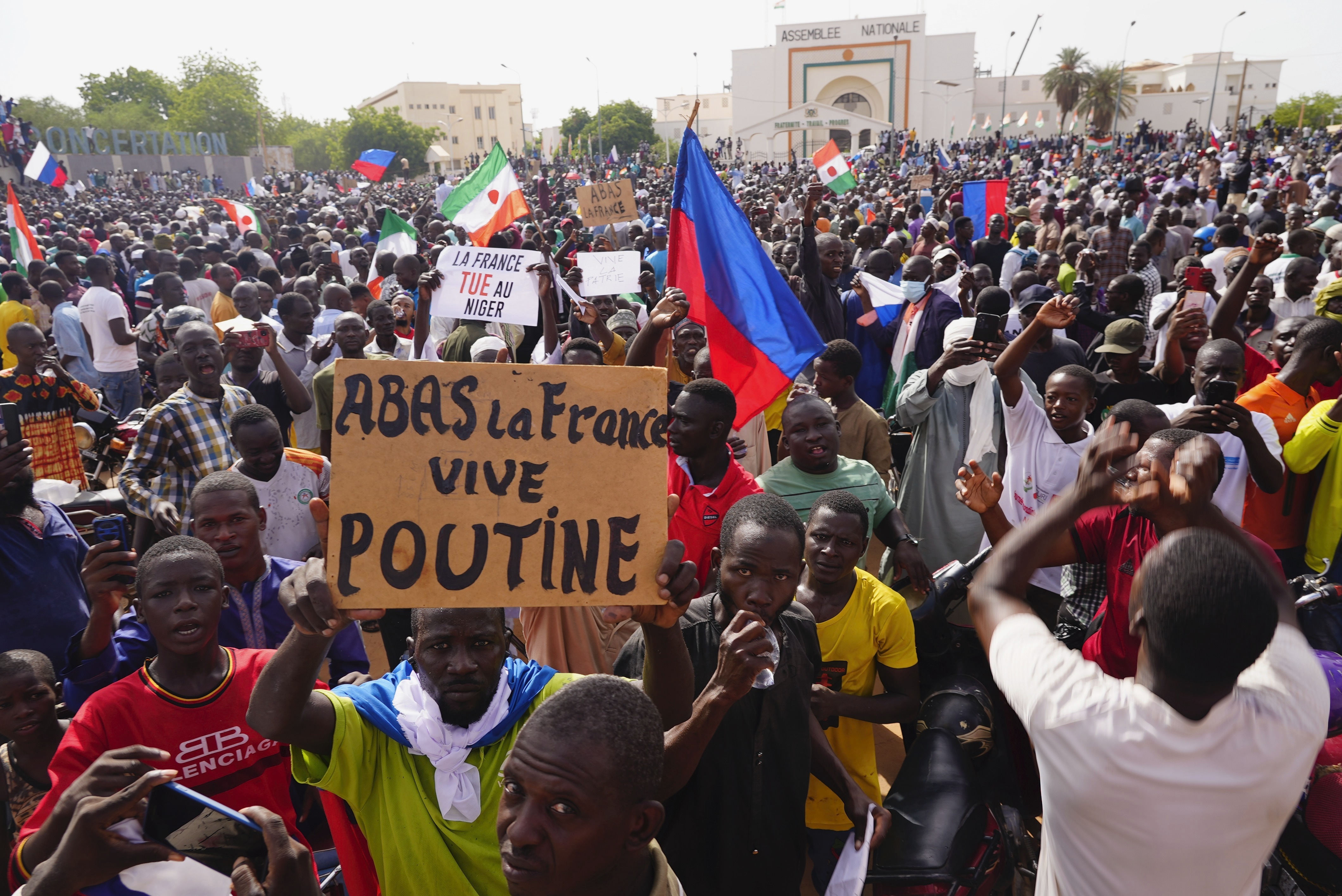 Nigeriens participate in a march