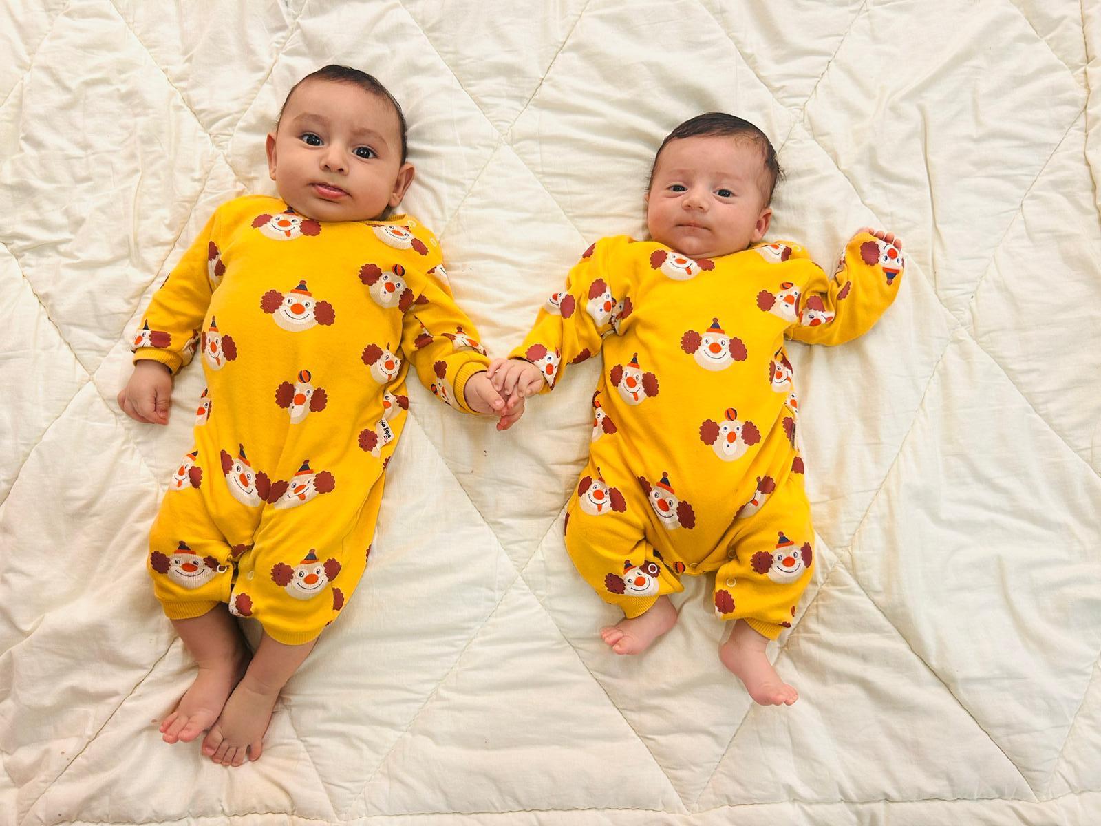 Baby Iyas (left) and baby Ezz [Maram Humaid/Al Jazeera]