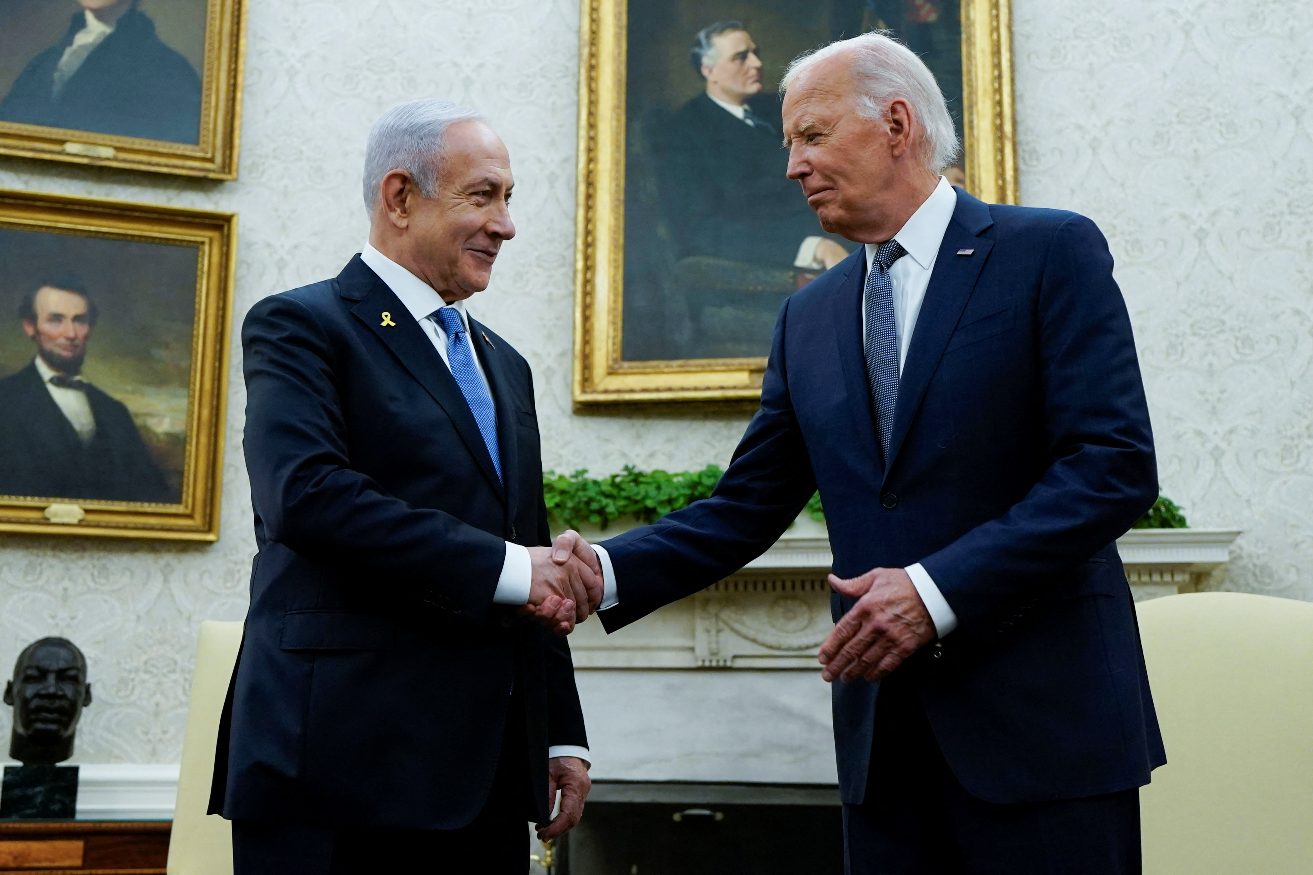 Benjamin Netanyahu shakes hands with Joe Biden in the Oval Office